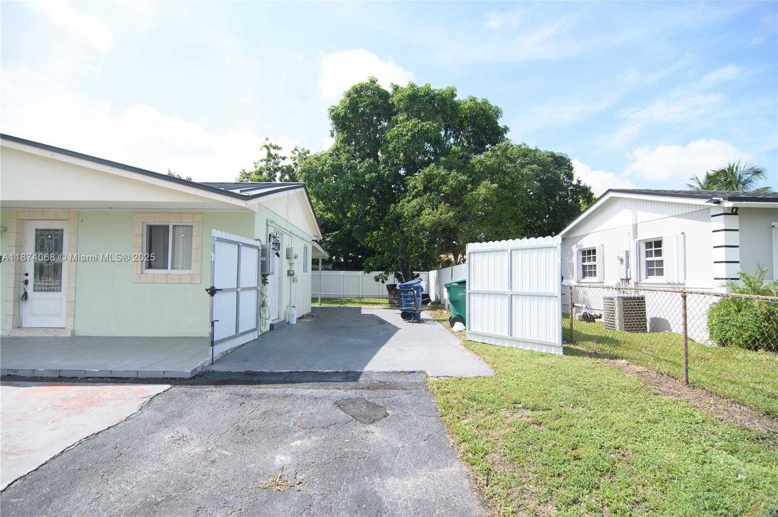 Small Image of 4526 NORTH WEST 200TH ST, Miami Gardens Number 3