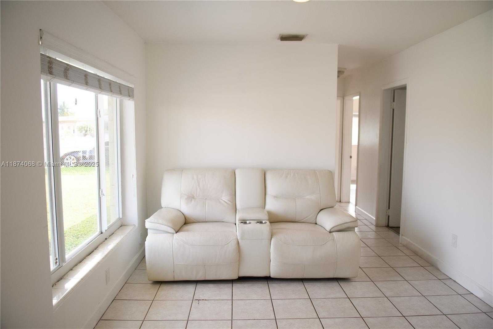 Small Image of 4526 NORTH WEST 200TH ST, Miami Gardens Number 7