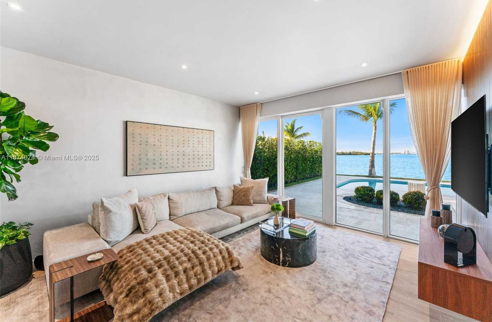 Small Image of 1011 NORTH VENETIAN DR, Miami Number 10