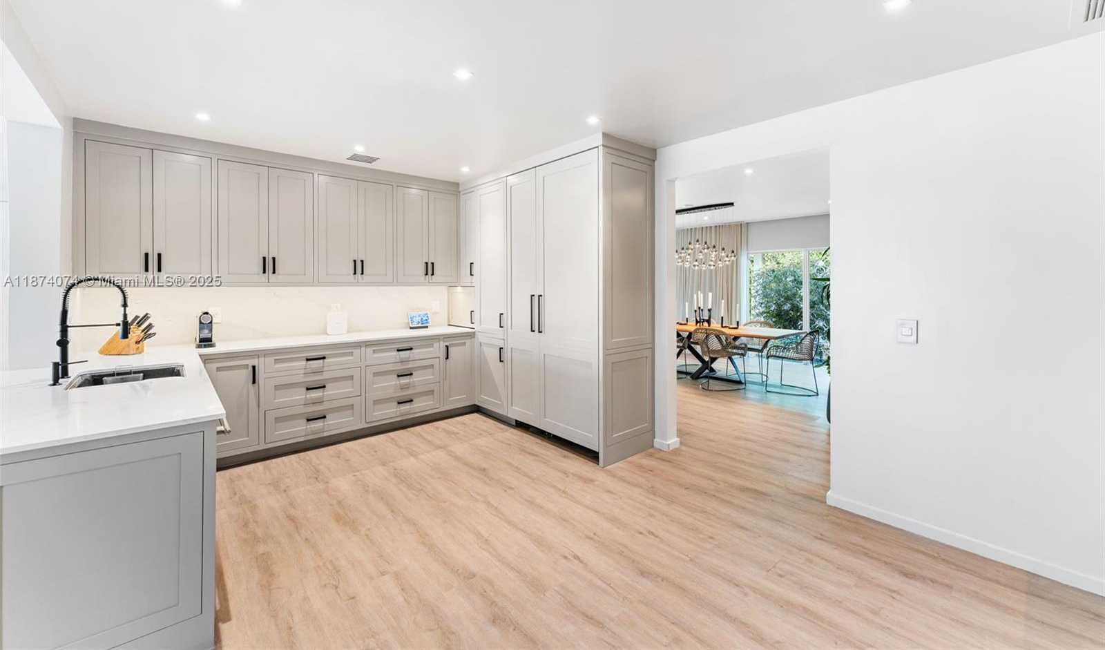 Small Image of 1011 NORTH VENETIAN DR, Miami Number 13
