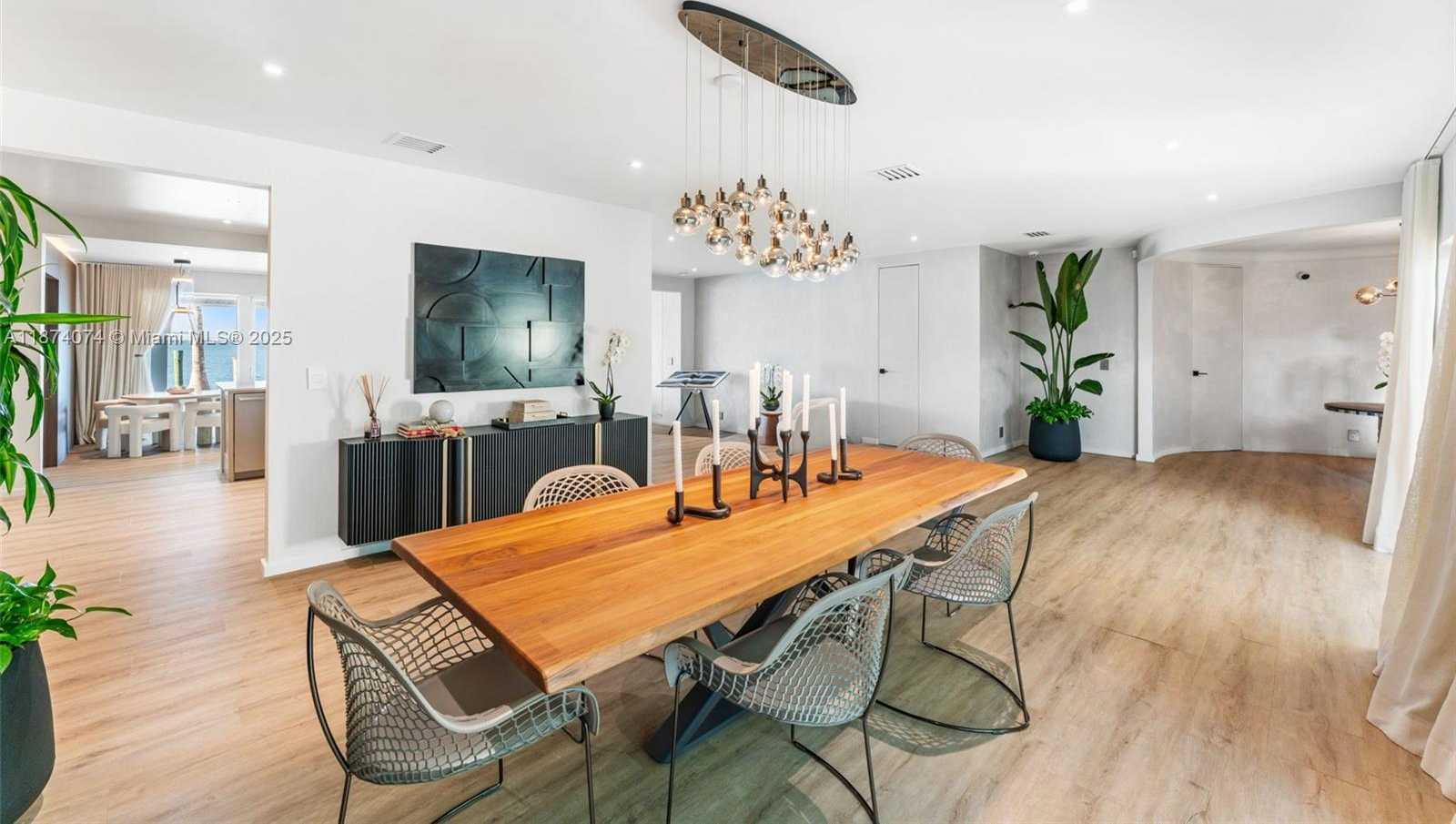 Small Image of 1011 NORTH VENETIAN DR, Miami Number 14
