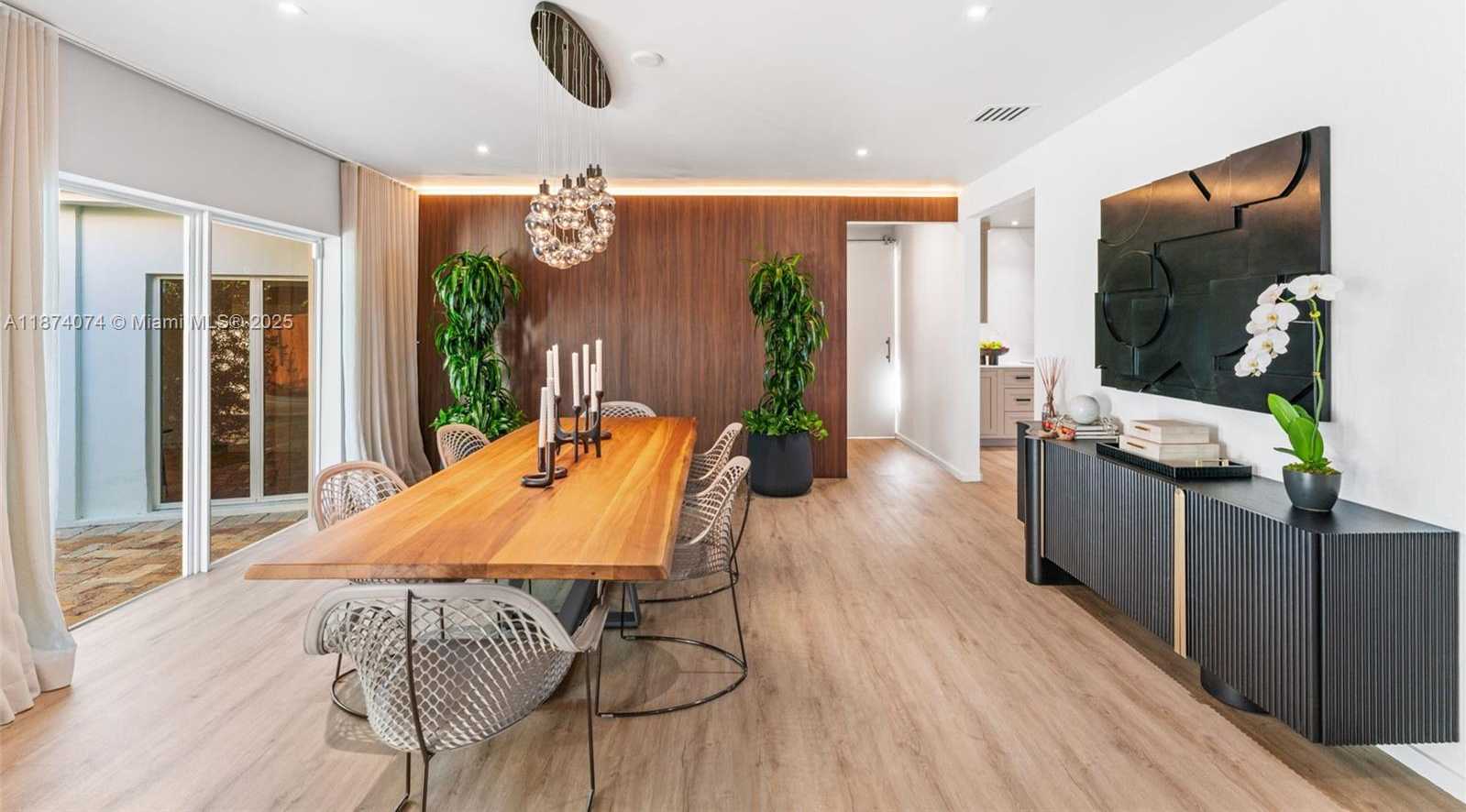 Small Image of 1011 NORTH VENETIAN DR, Miami Number 15