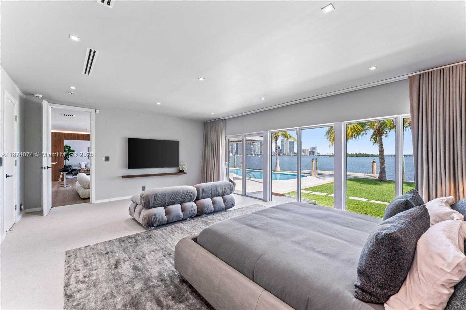 Small Image of 1011 NORTH VENETIAN DR, Miami Number 20