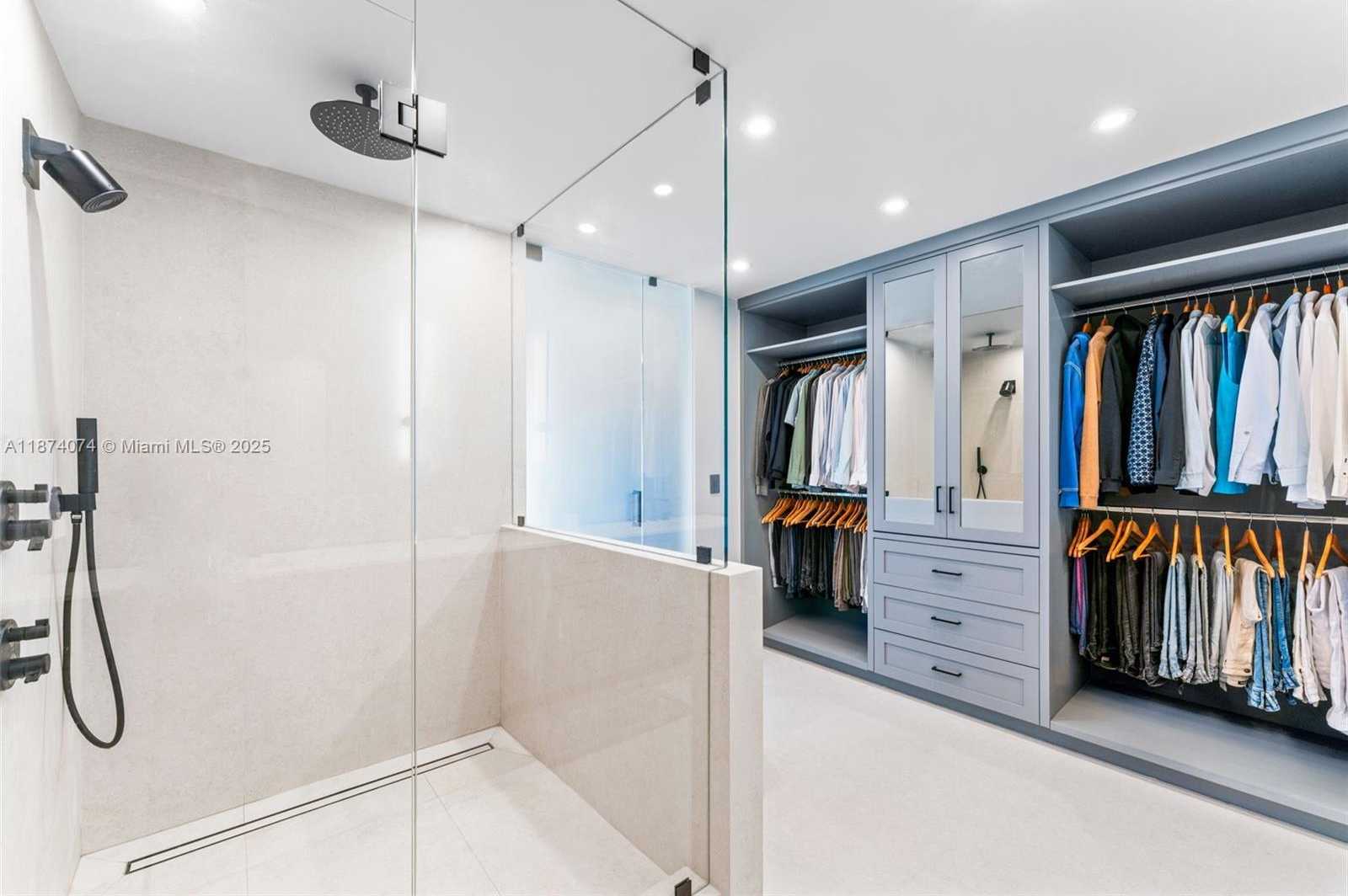 Small Image of 1011 NORTH VENETIAN DR, Miami Number 25