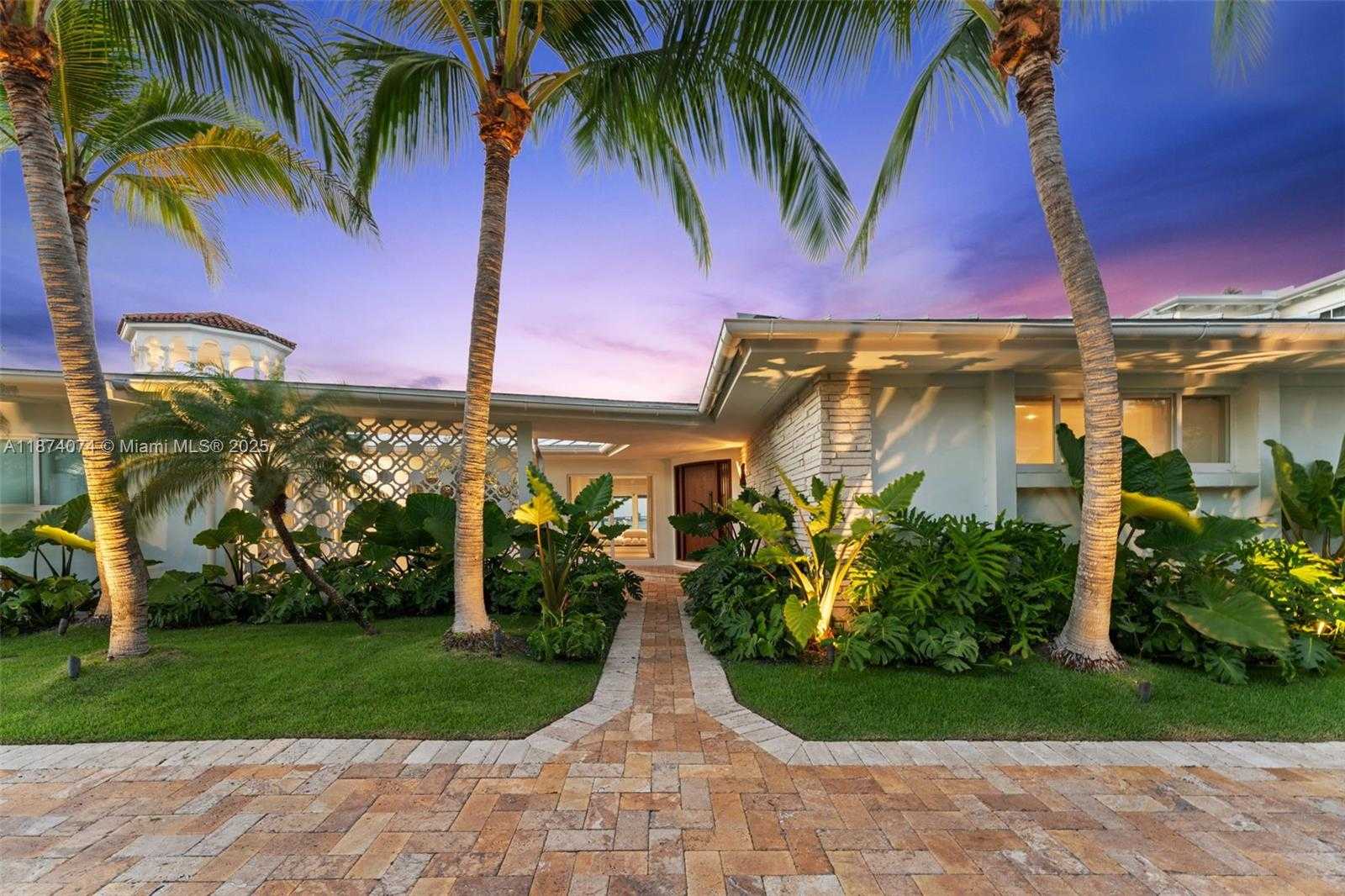 Small Image of 1011 NORTH VENETIAN DR, Miami Number 36