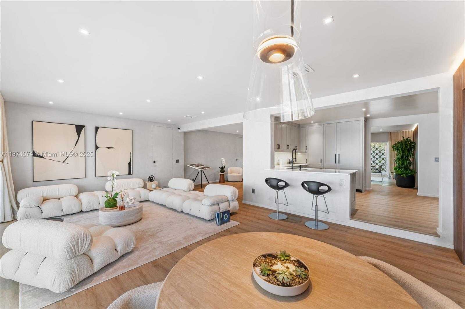 Small Image of 1011 NORTH VENETIAN DR, Miami Number 7