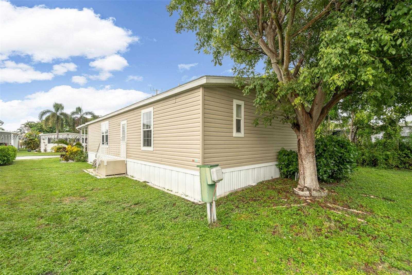 Small Image of 12850 WEST STATE RD #1 GARDENIA LN, Davie Number 19