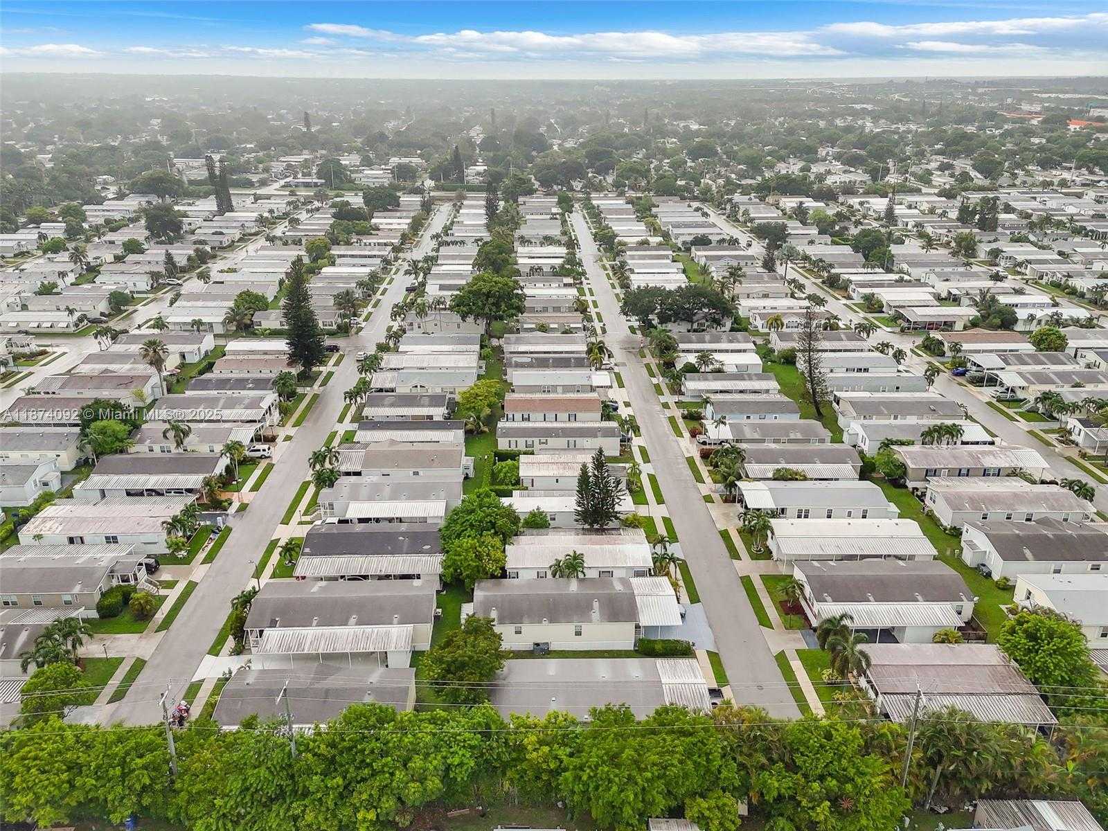 Small Image of 12850 WEST STATE RD #1 GARDENIA LN, Davie Number 24