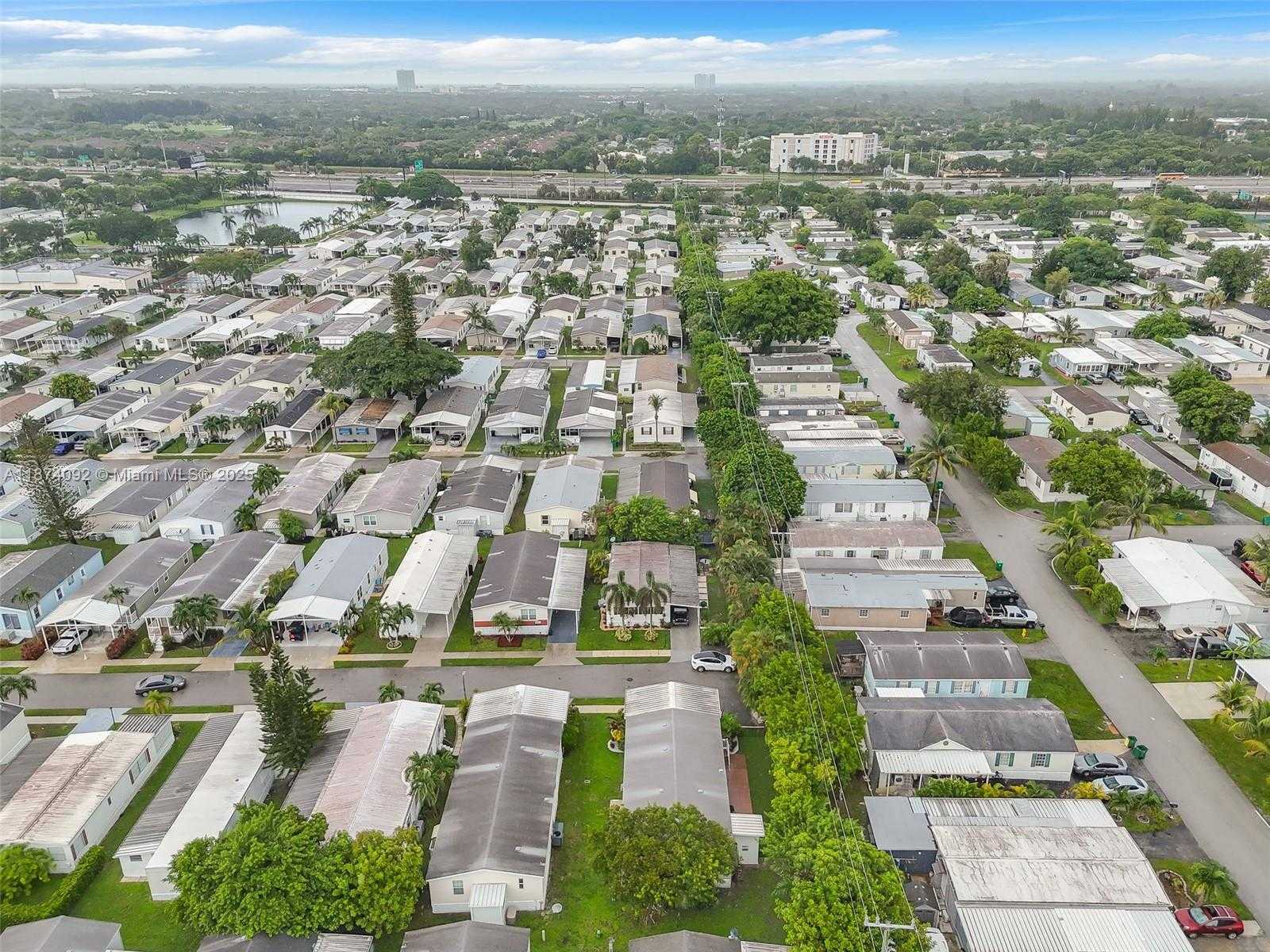 Small Image of 12850 WEST STATE RD #1 GARDENIA LN, Davie Number 27