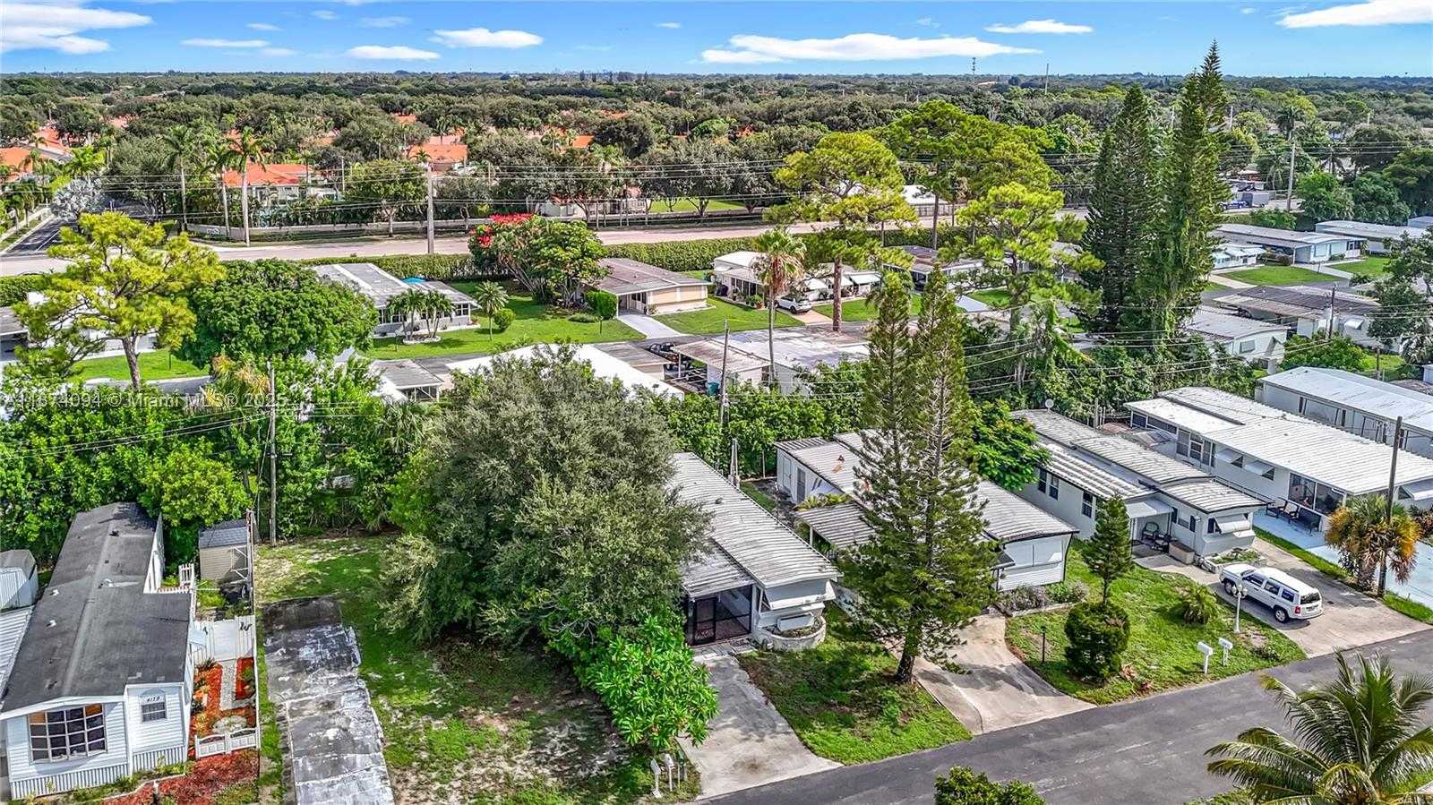 Small Image of 4165 SOUTH 88TH CT S, Boynton Beach Number 27