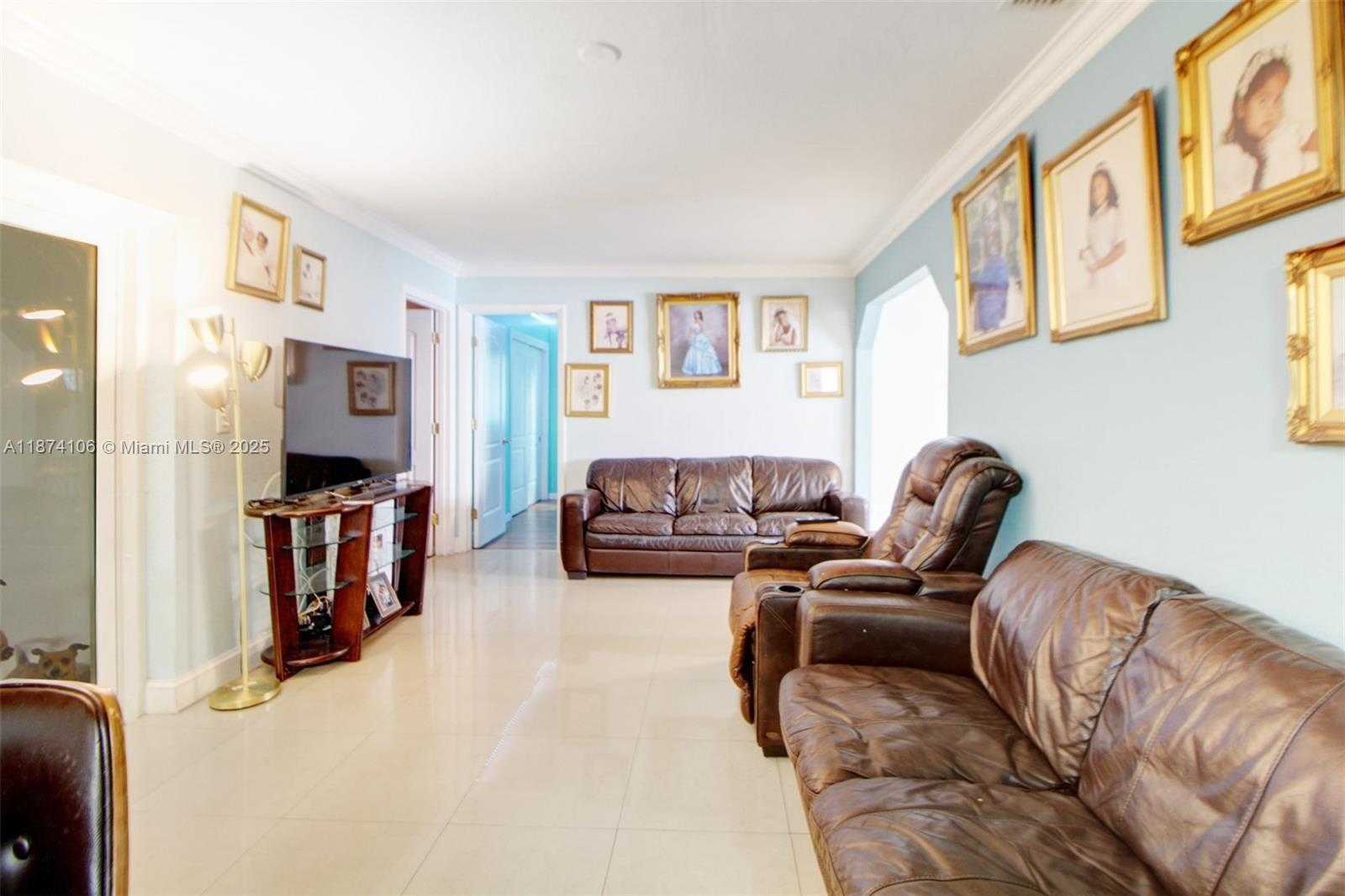 Small Image of 9411 NORTH WEST 19TH ST, Pembroke Pines Number 14