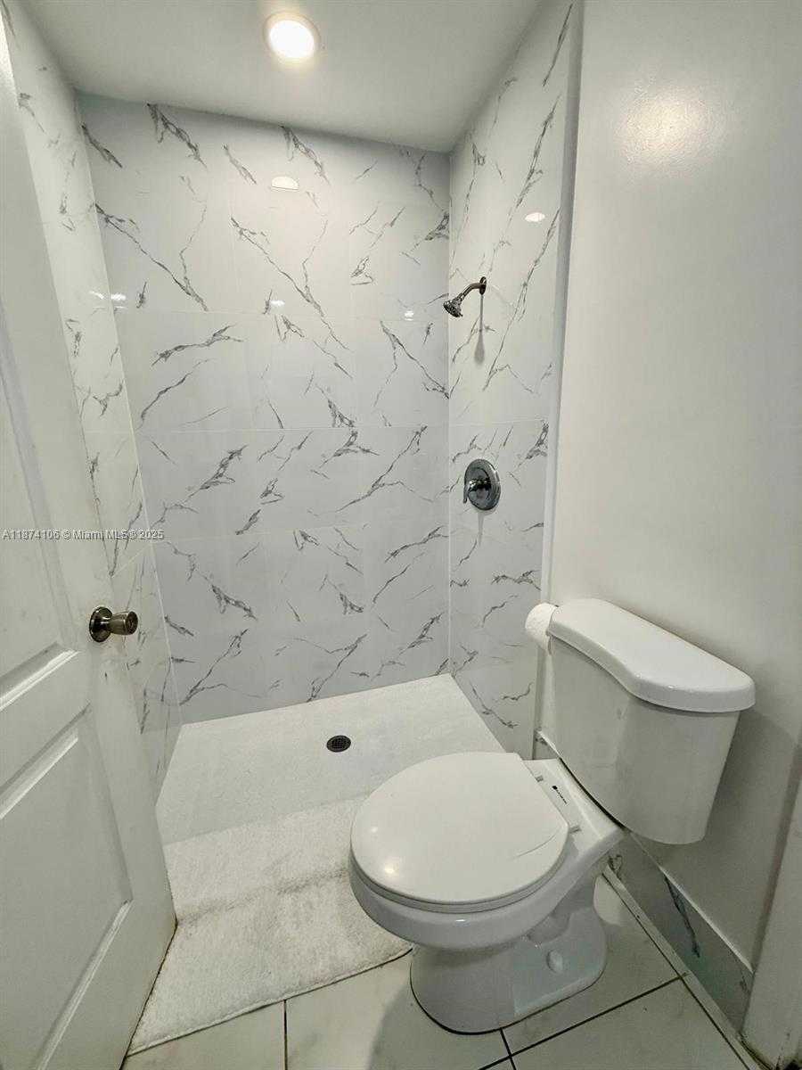 Small Image of 9411 NORTH WEST 19TH ST, Pembroke Pines Number 17