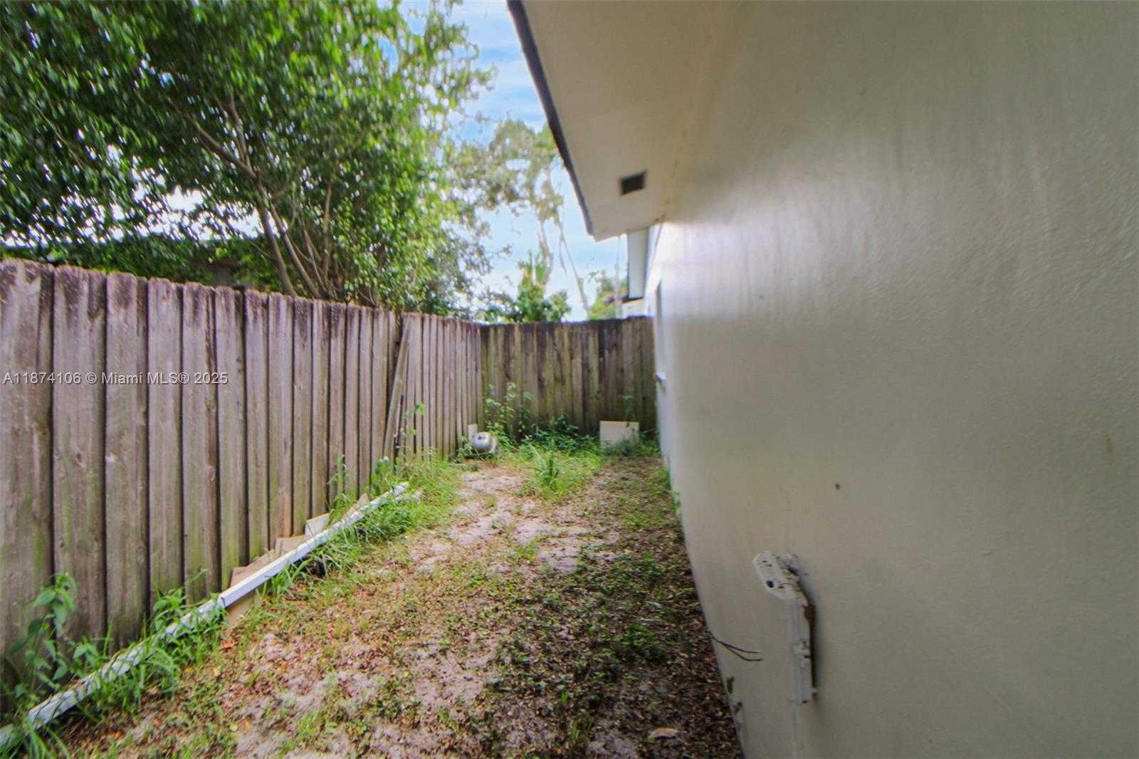 Small Image of 9411 NORTH WEST 19TH ST, Pembroke Pines Number 26