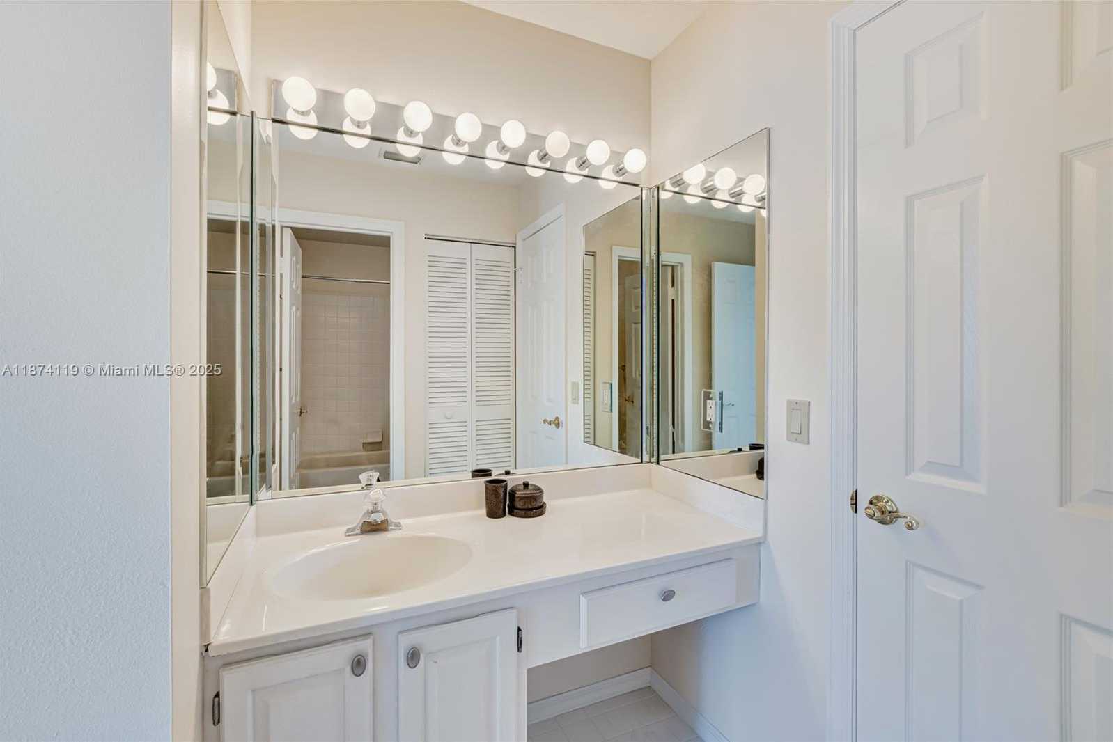 Small Image of 30 WINDSOR LN, Palm Beach Gardens Number 28