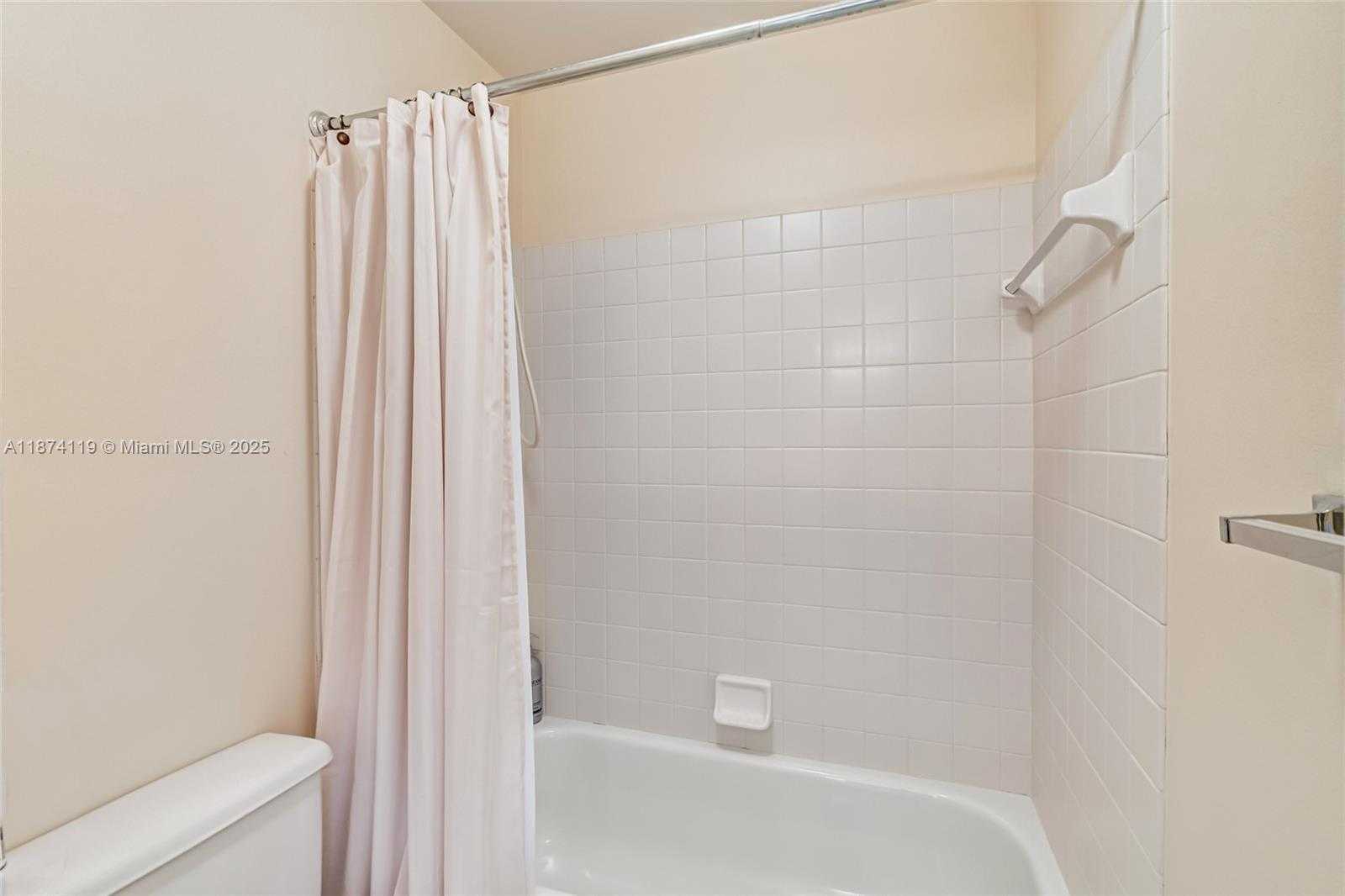 Small Image of 30 WINDSOR LN, Palm Beach Gardens Number 29