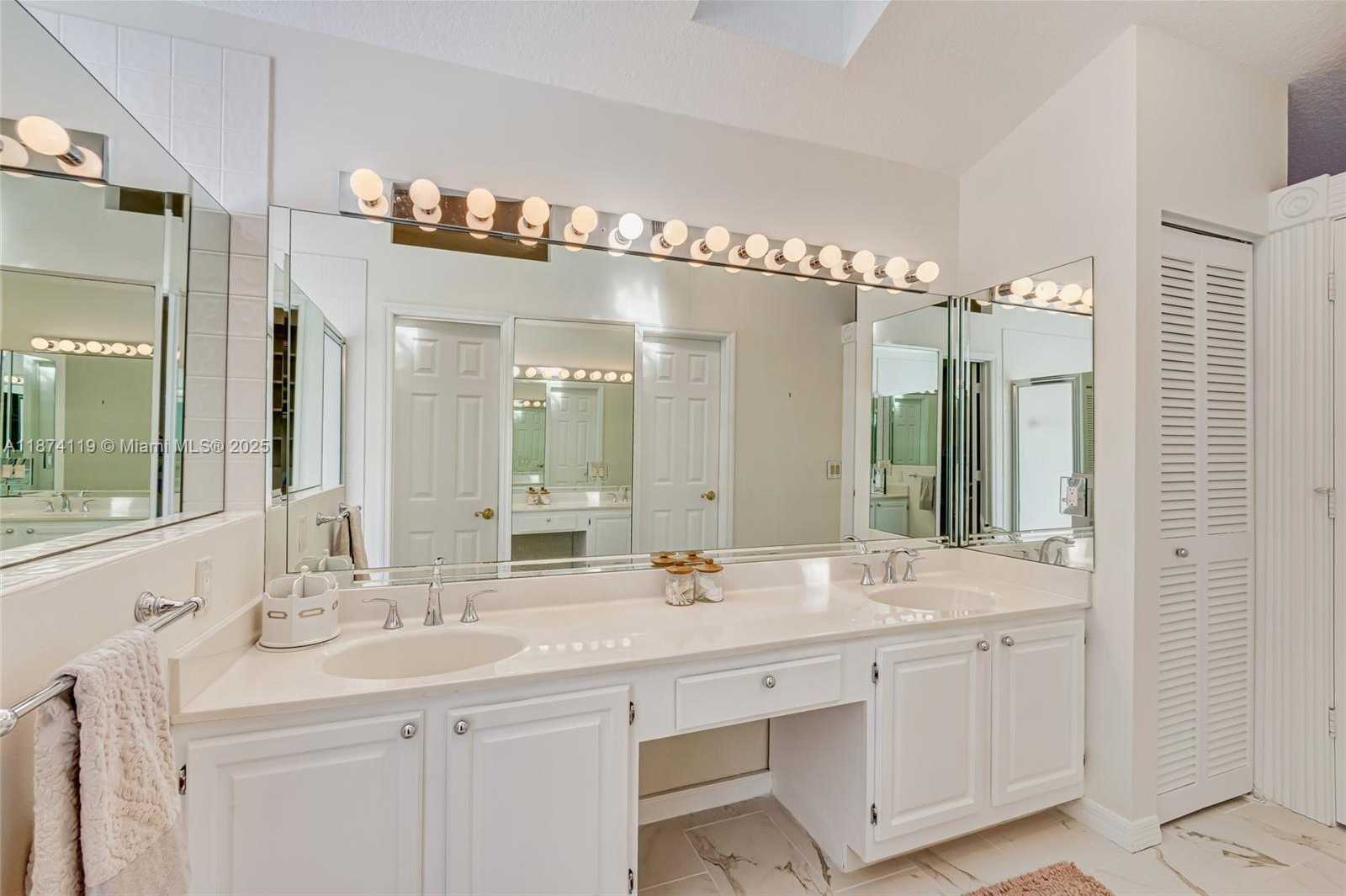 Small Image of 30 WINDSOR LN, Palm Beach Gardens Number 46