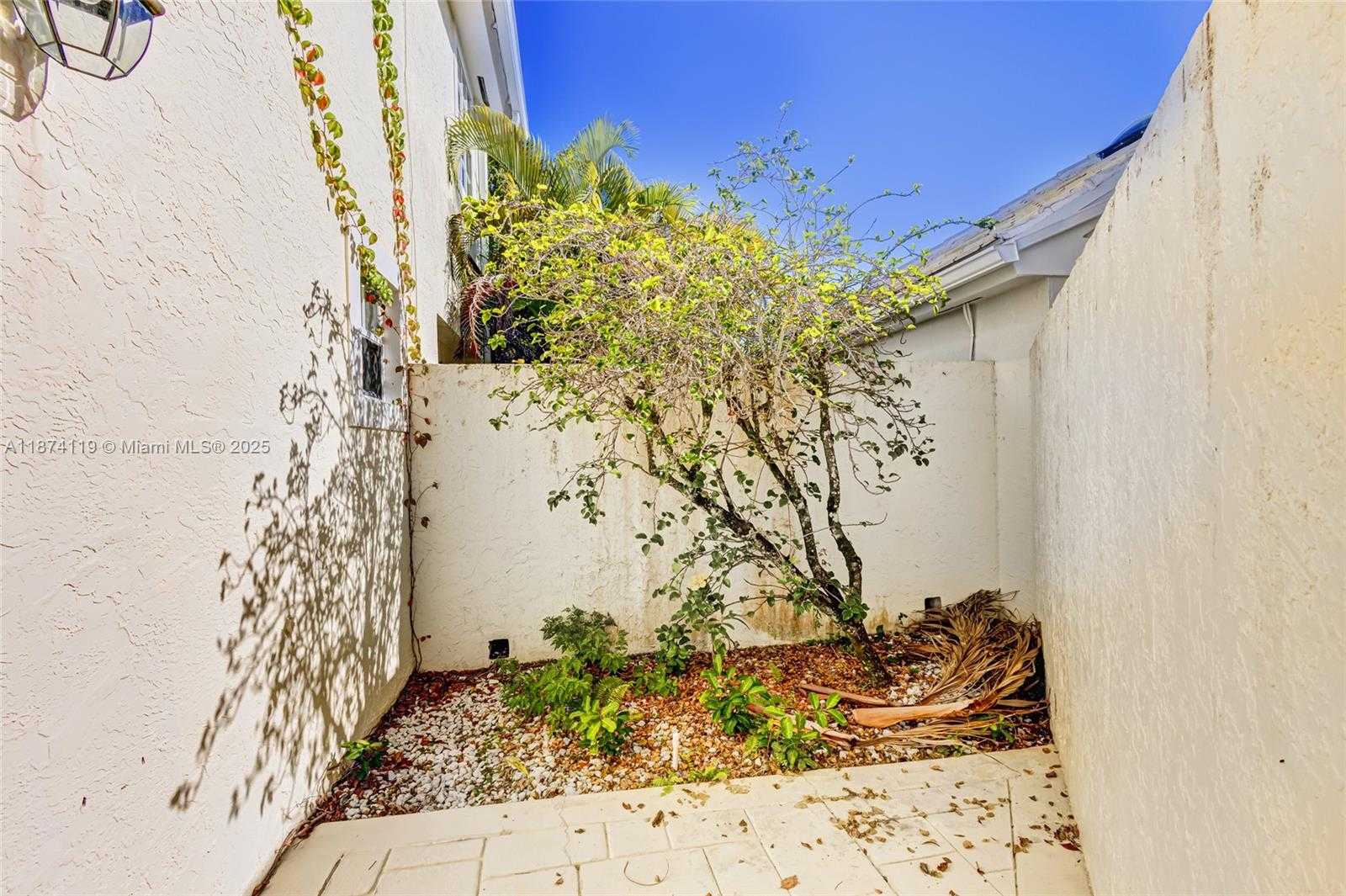 Small Image of 30 WINDSOR LN, Palm Beach Gardens Number 49
