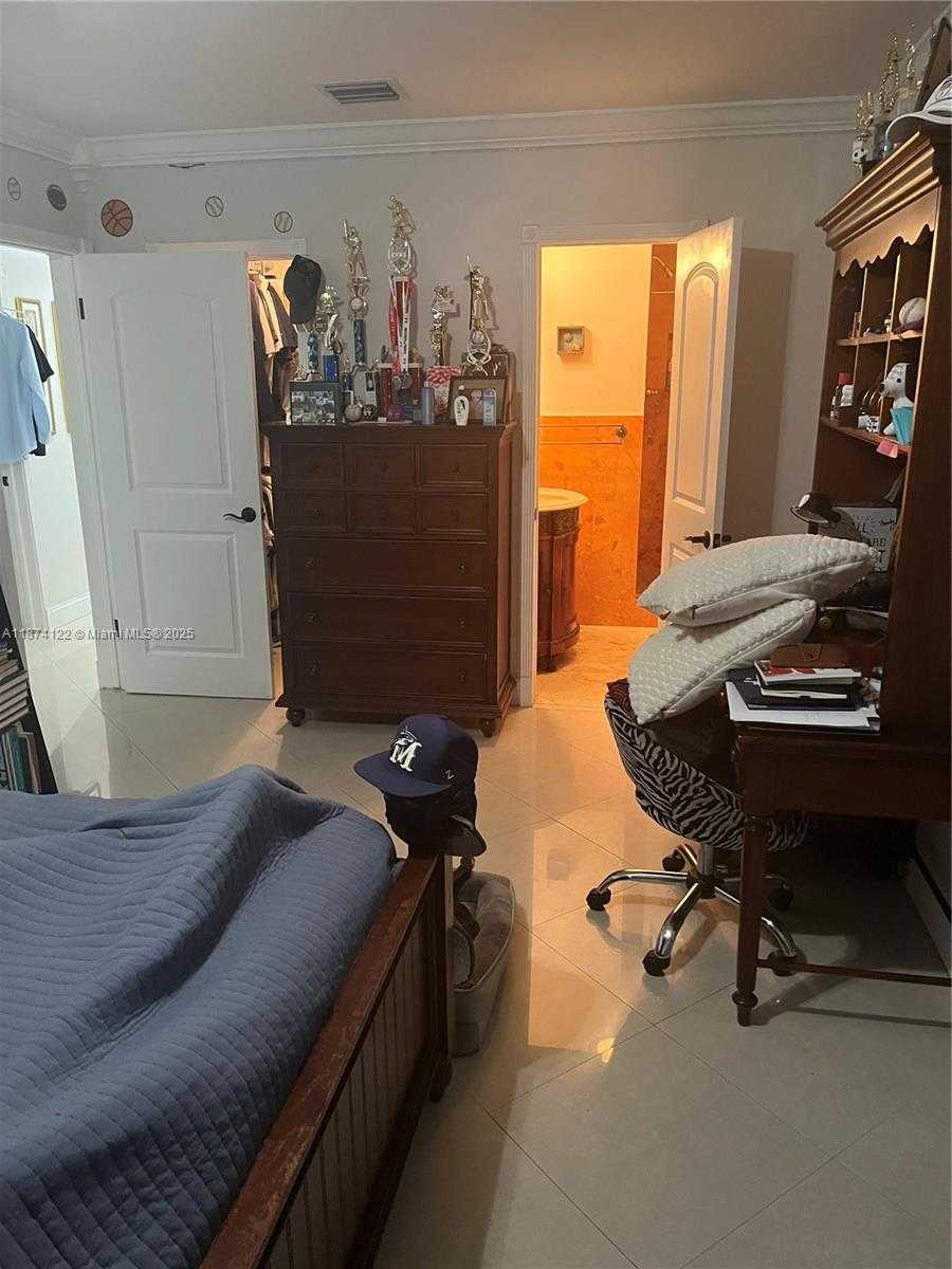 Small Image of 7521 SOUTH WEST 57TH TER, Miami Number 18