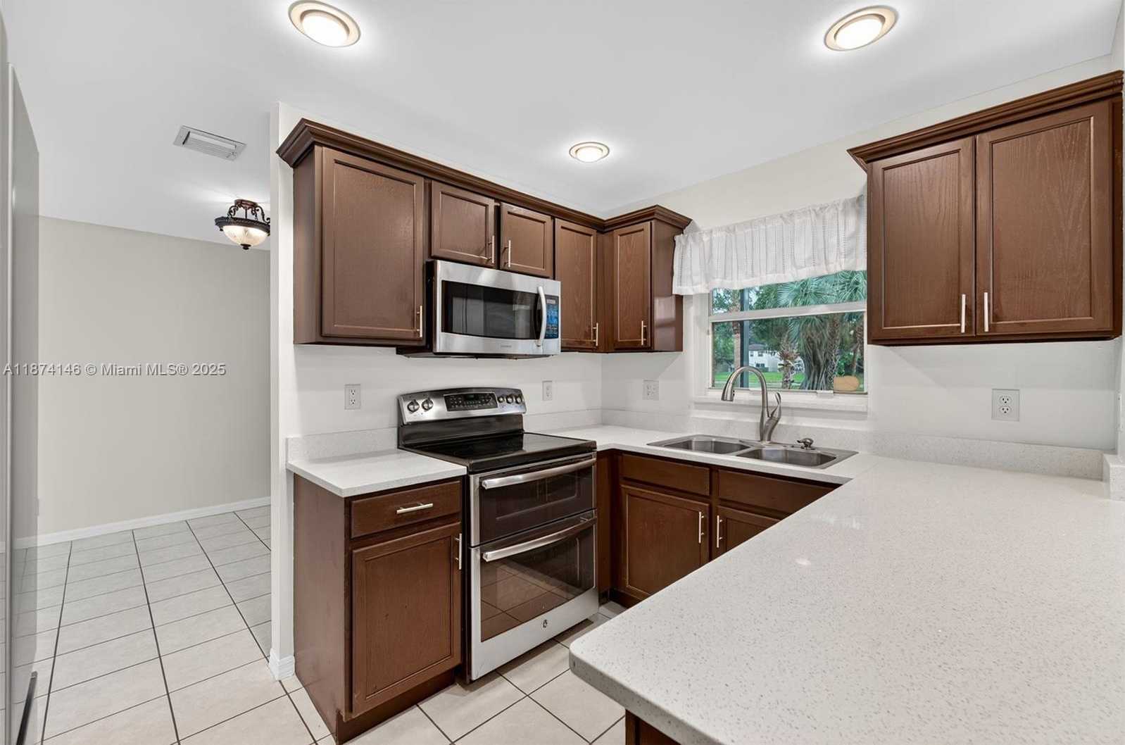 Small Image of 4264 NORTH WEST 1ST DRIVE, Deerfield Beach Number 22