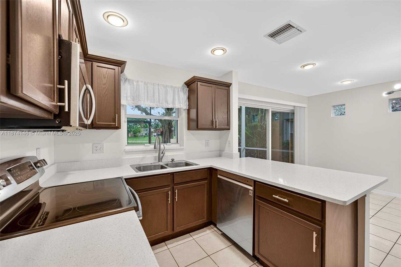 Small Image of 4264 NORTH WEST 1ST DRIVE, Deerfield Beach Number 23