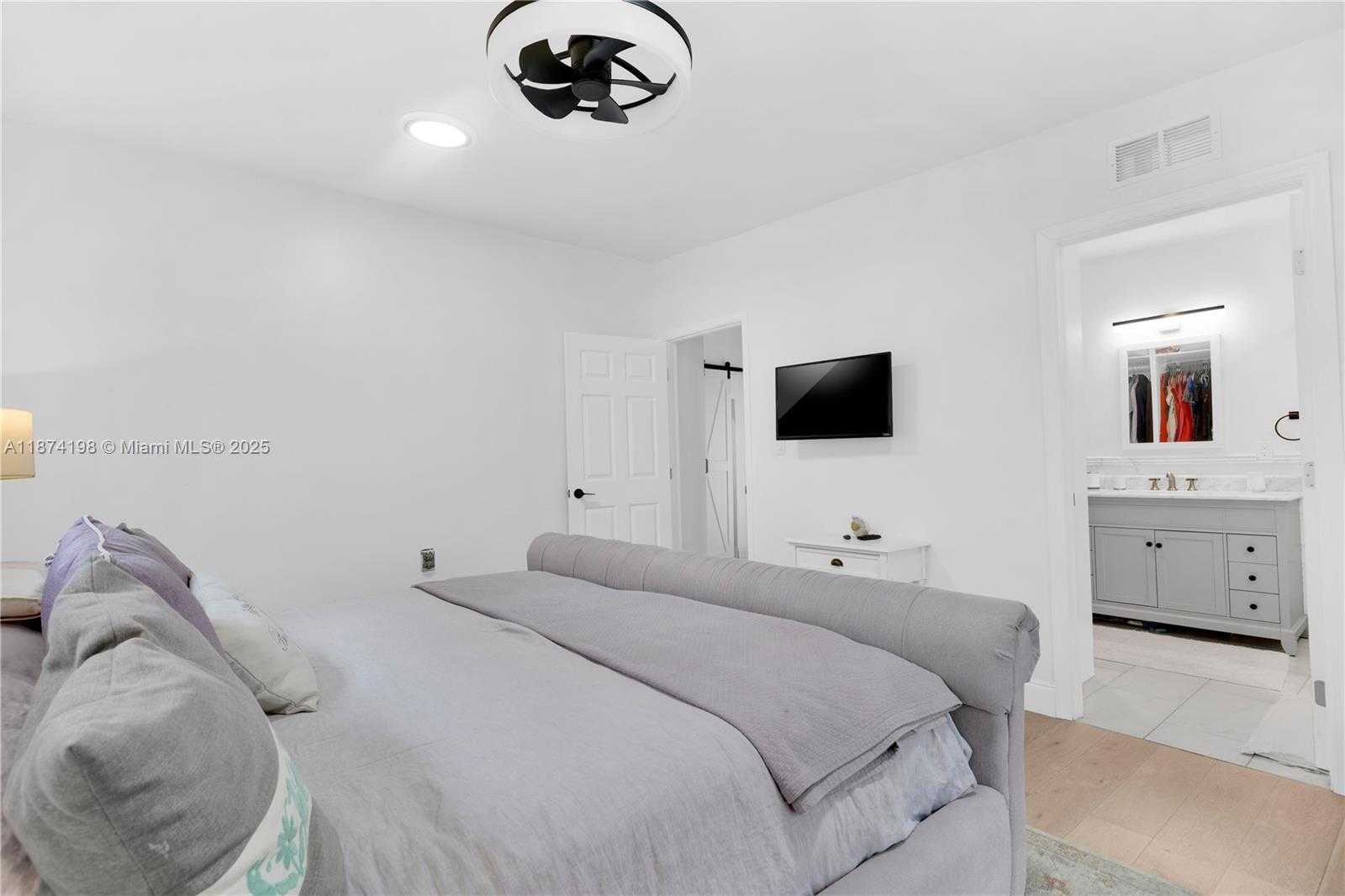 Small Image of 3925 SOUTH WEST 61ST AVE, Miami Number 14