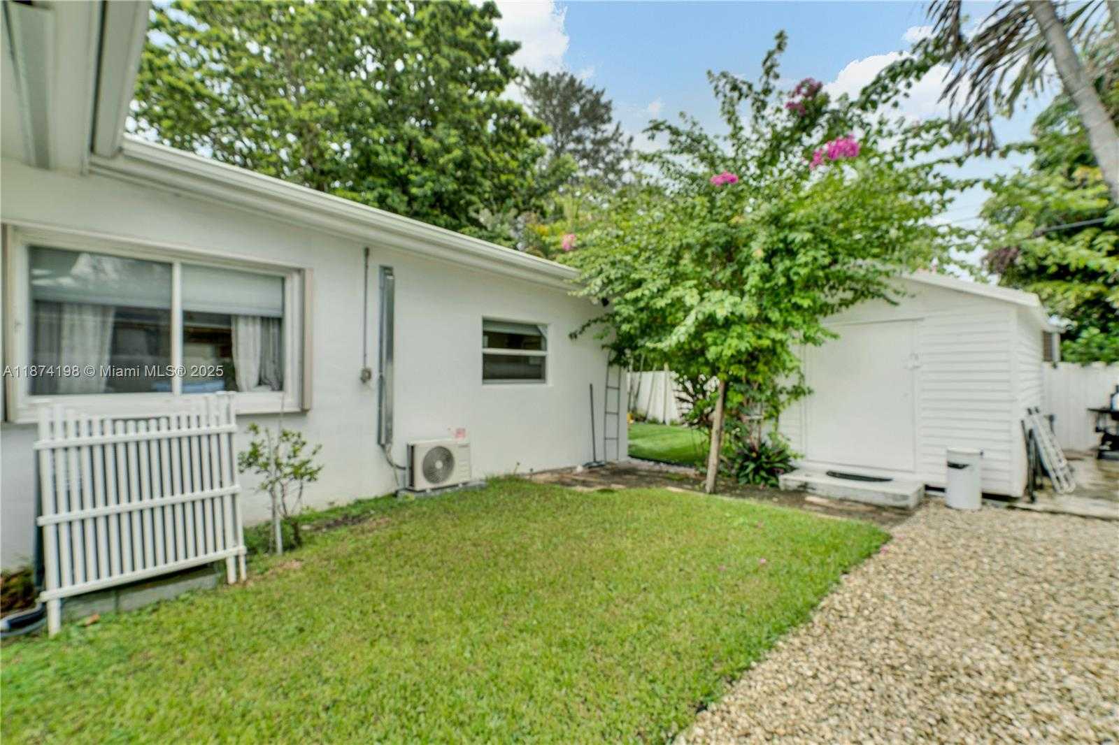 Small Image of 3925 SOUTH WEST 61ST AVE, Miami Number 28