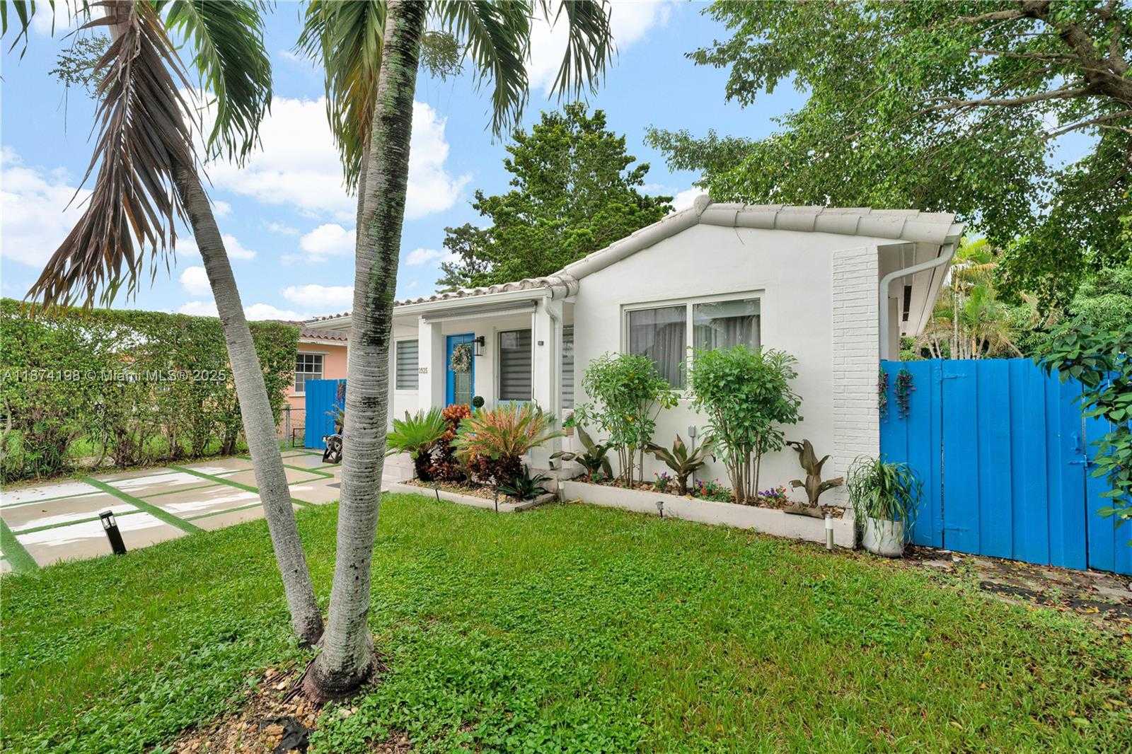 Small Image of 3925 SOUTH WEST 61ST AVE, Miami Number 3