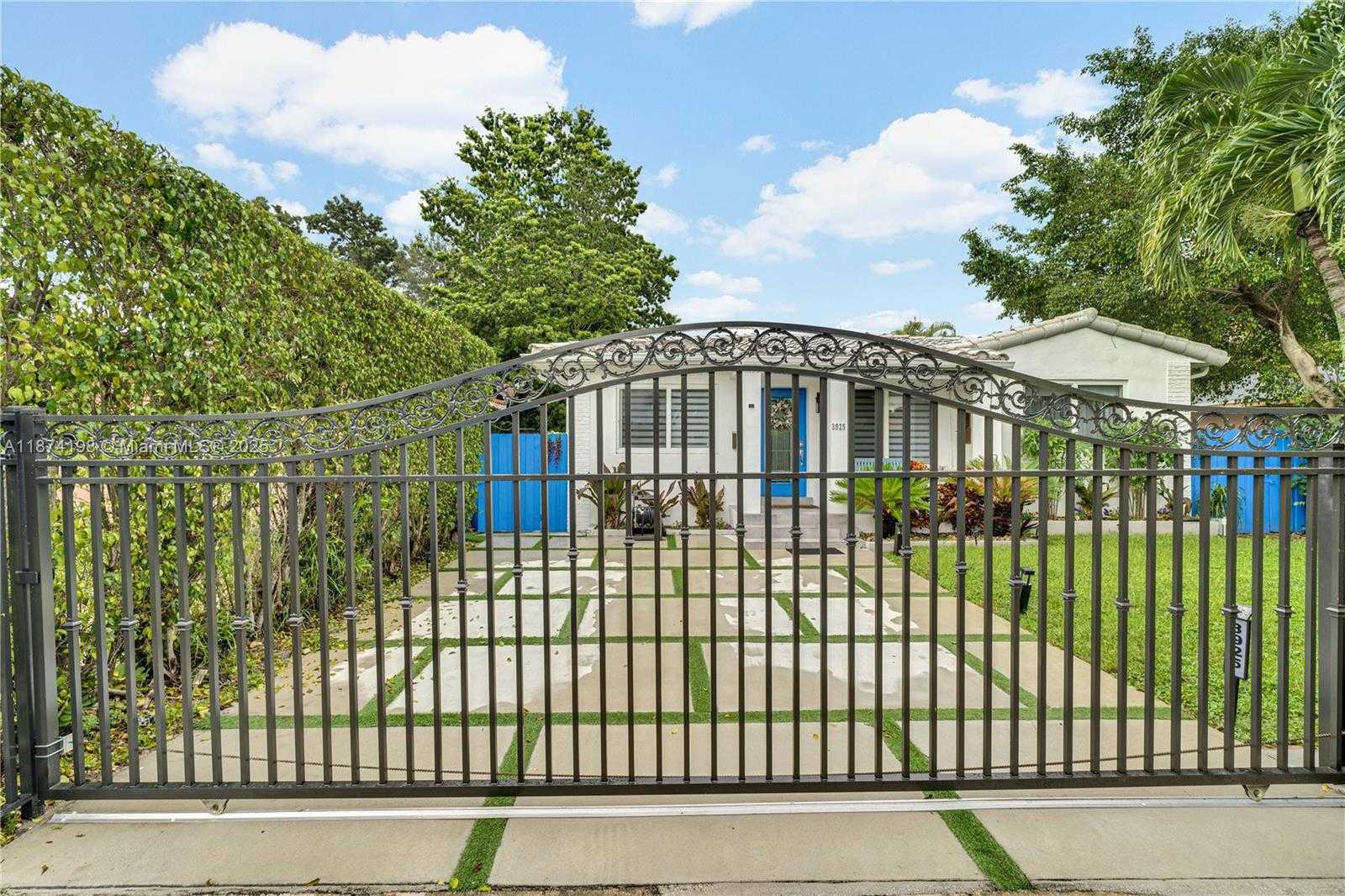 Small Image of 3925 SOUTH WEST 61ST AVE, Miami Number 4