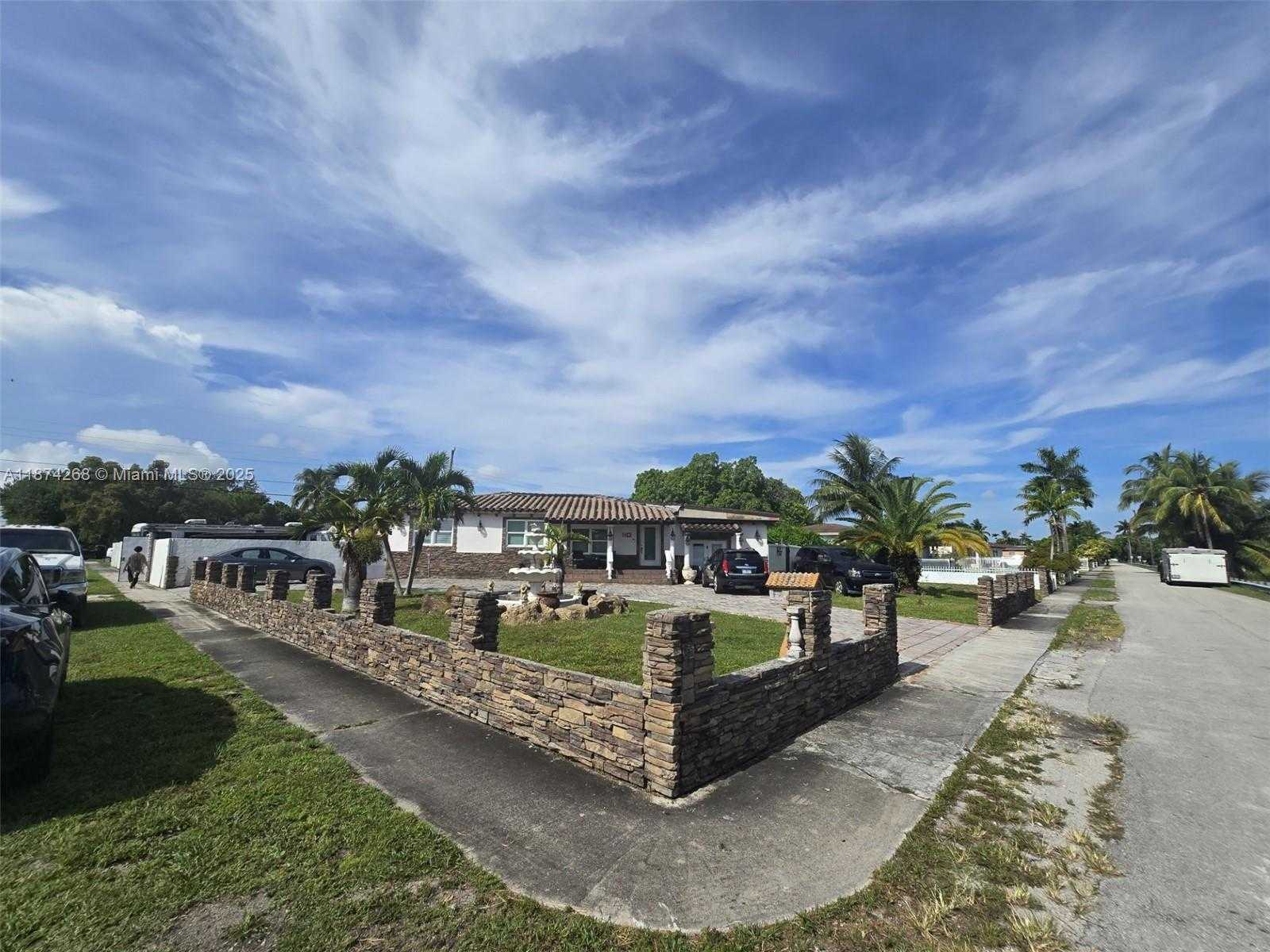 Small Image of 110 WEST 53RD ST, Hialeah Number 2