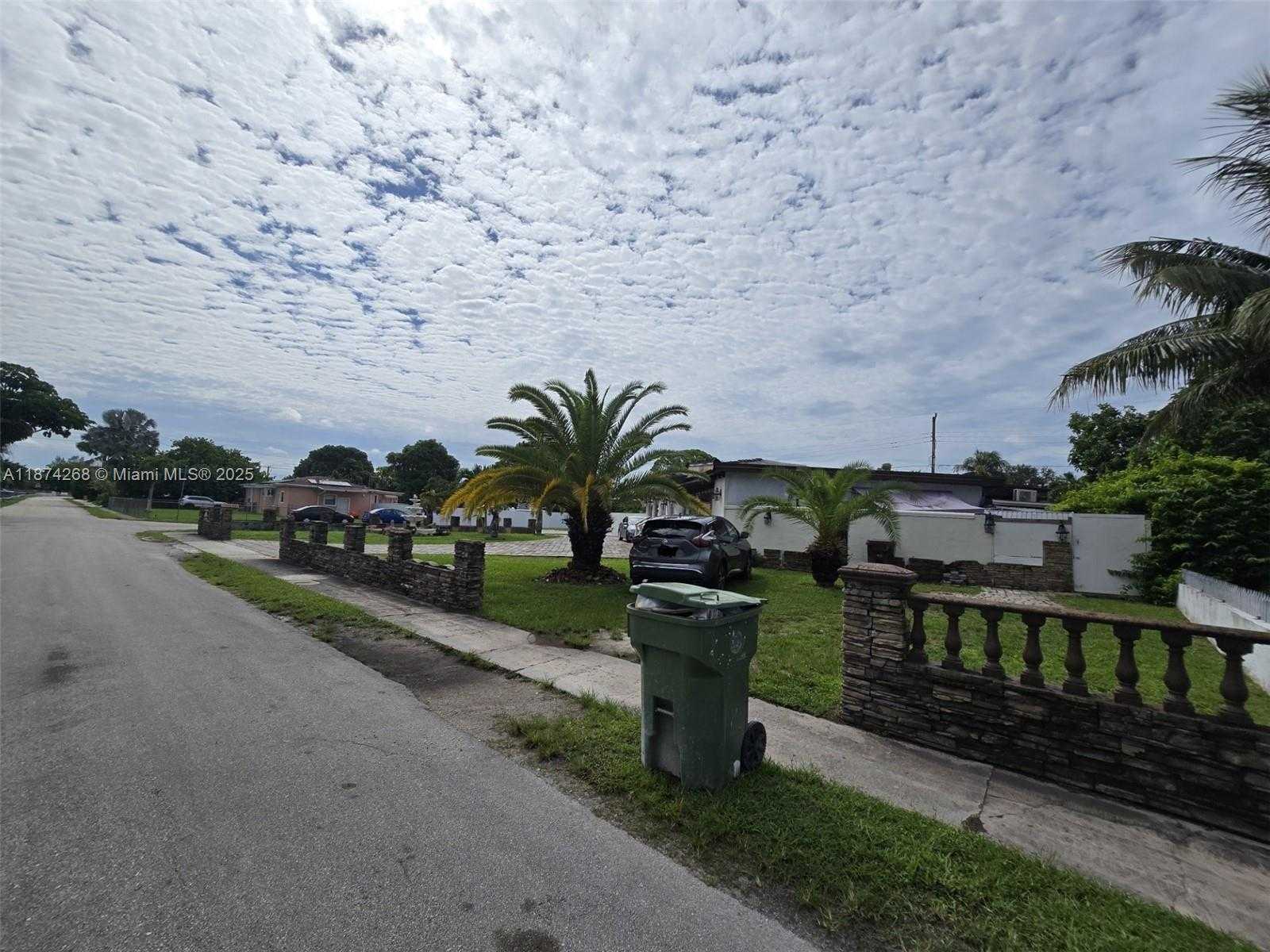 Small Image of 110 WEST 53RD ST, Hialeah Number 3