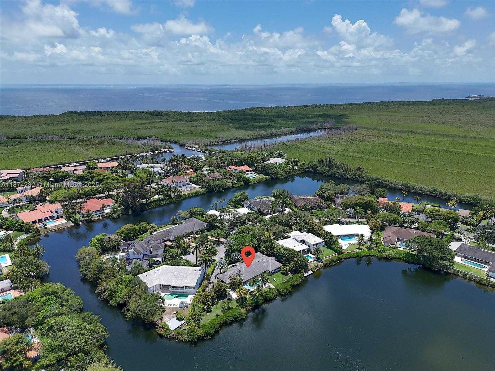 Small Image of 415 ROVINO AVE, Coral Gables Number 2