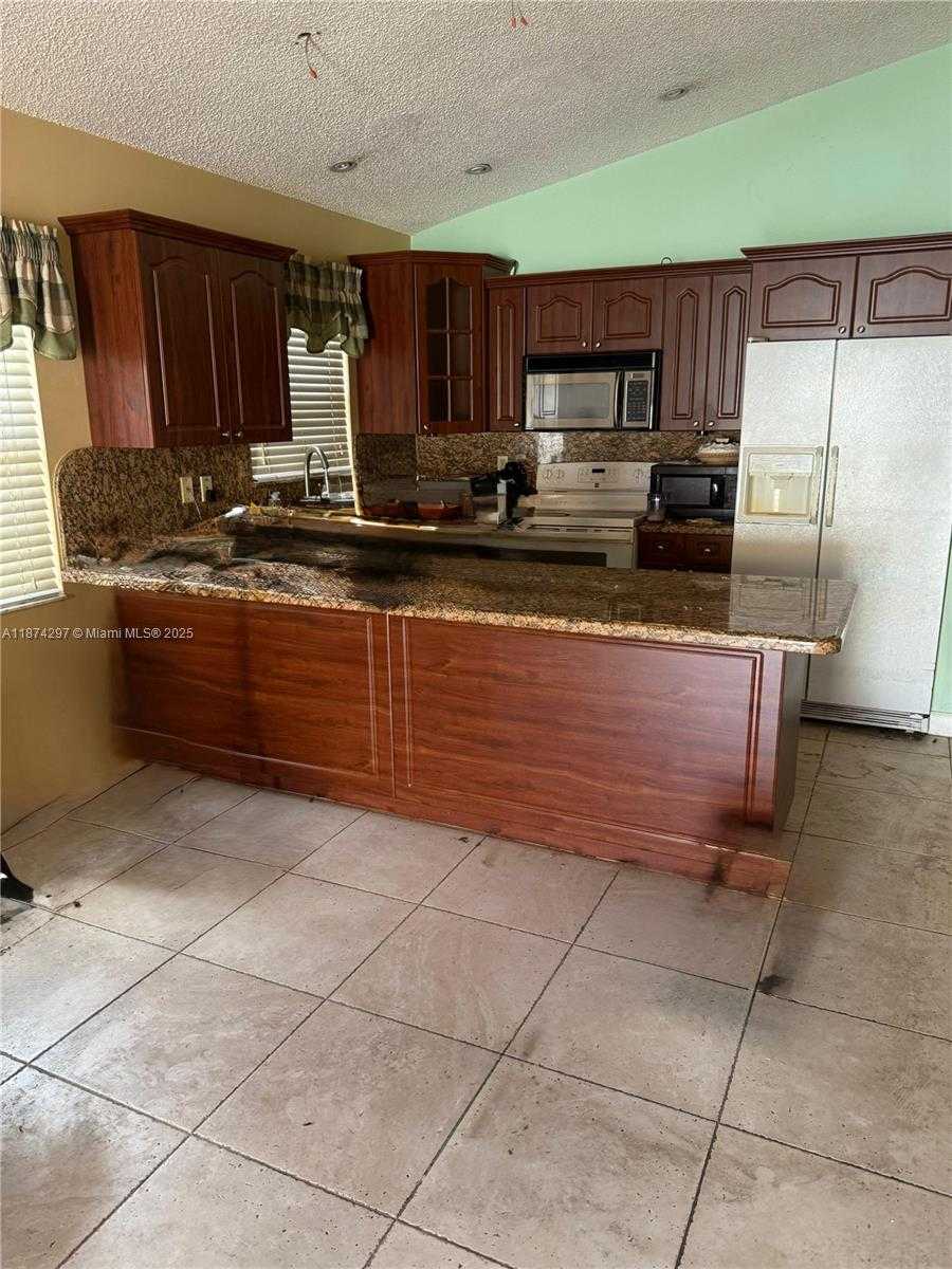 Small Image of 6950 WEST 25TH AVE, Hialeah Number 10