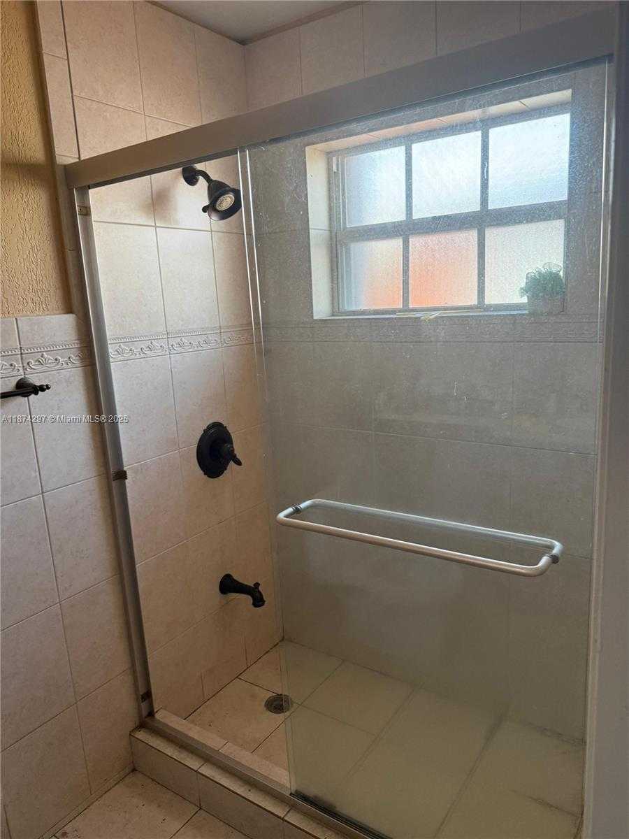 Small Image of 6950 WEST 25TH AVE, Hialeah Number 15