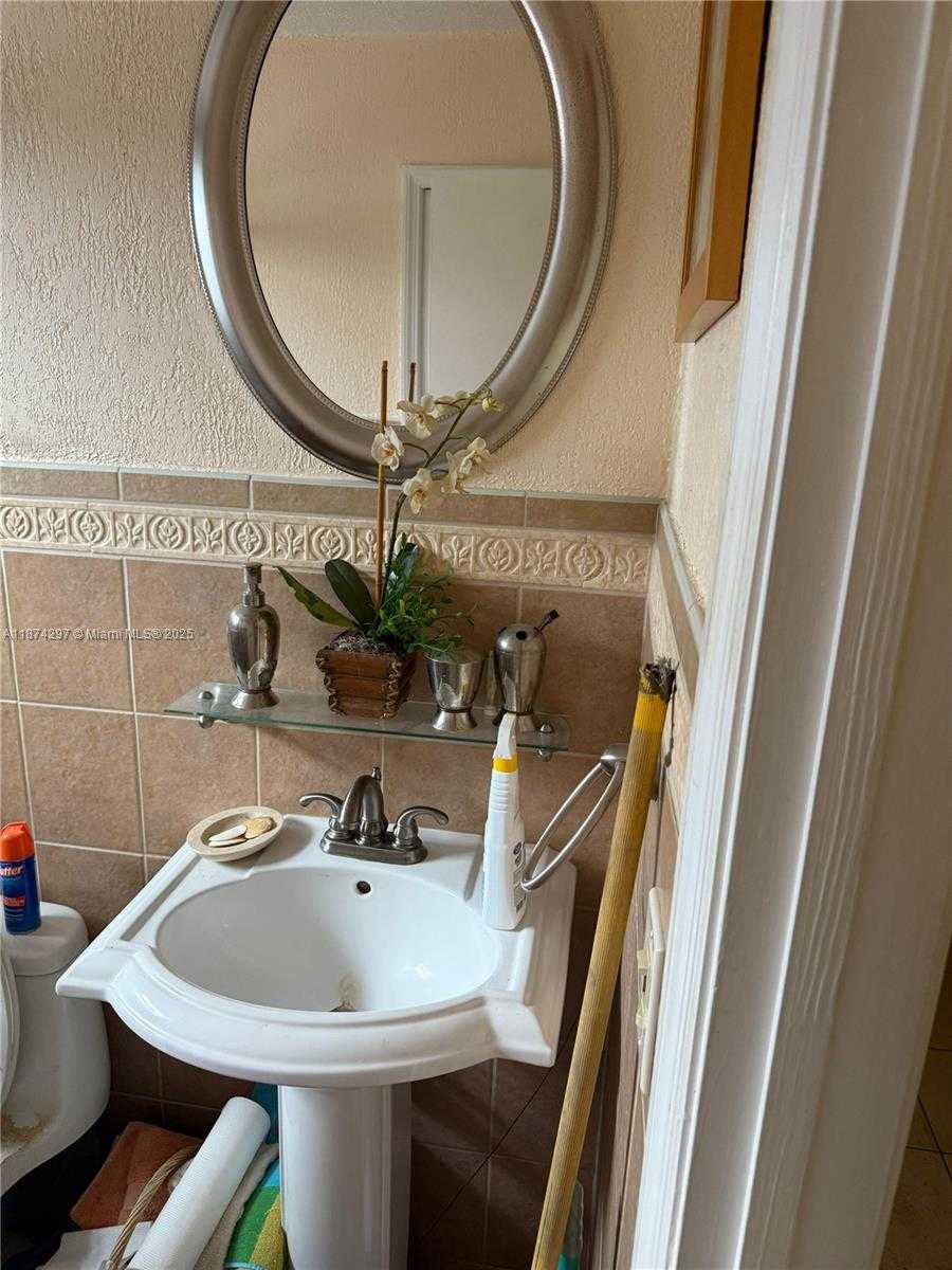 Small Image of 6950 WEST 25TH AVE, Hialeah Number 8