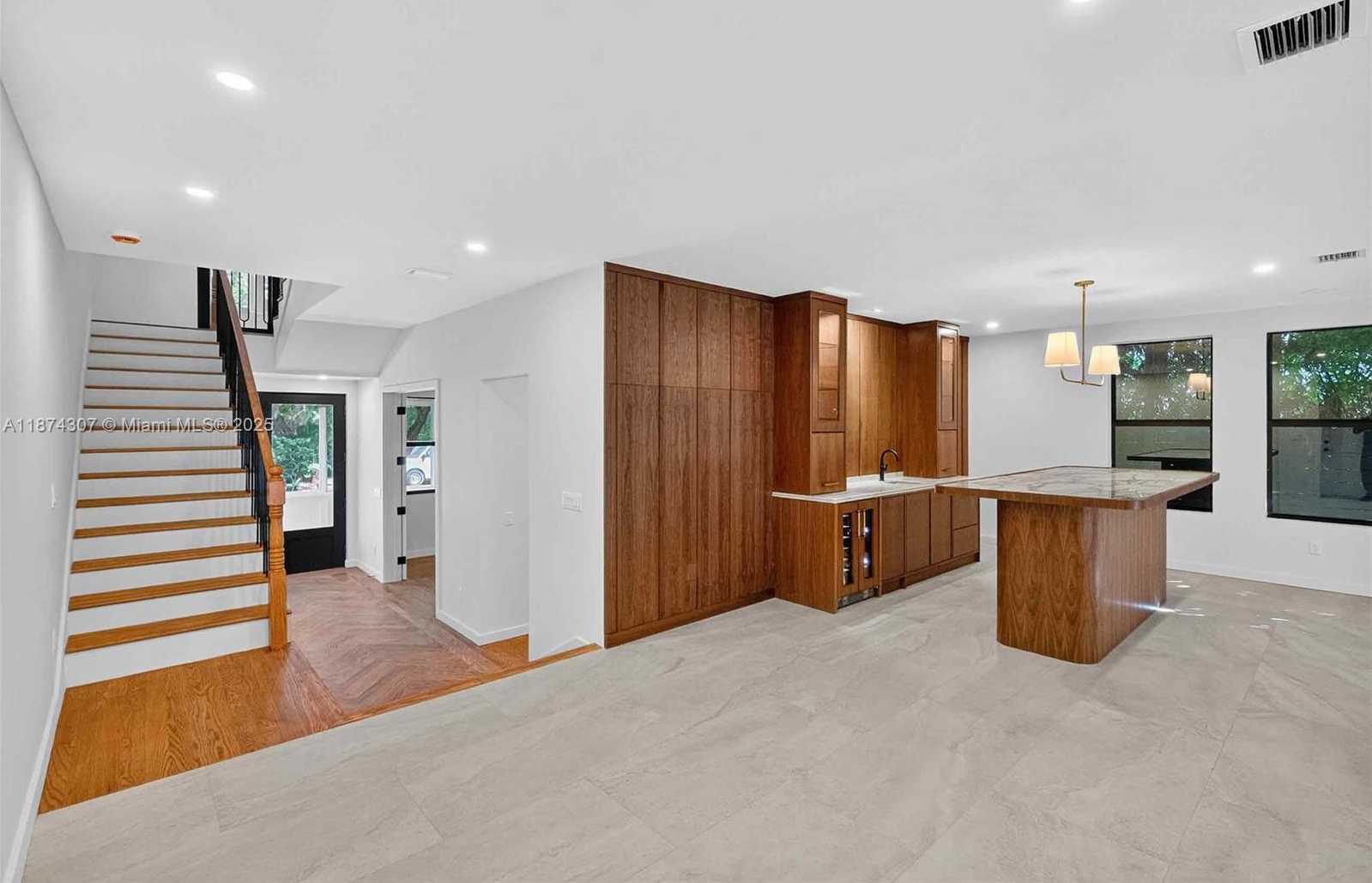 Small Image of 2330 OVERBROOK ST, Coconut Grove Number 13