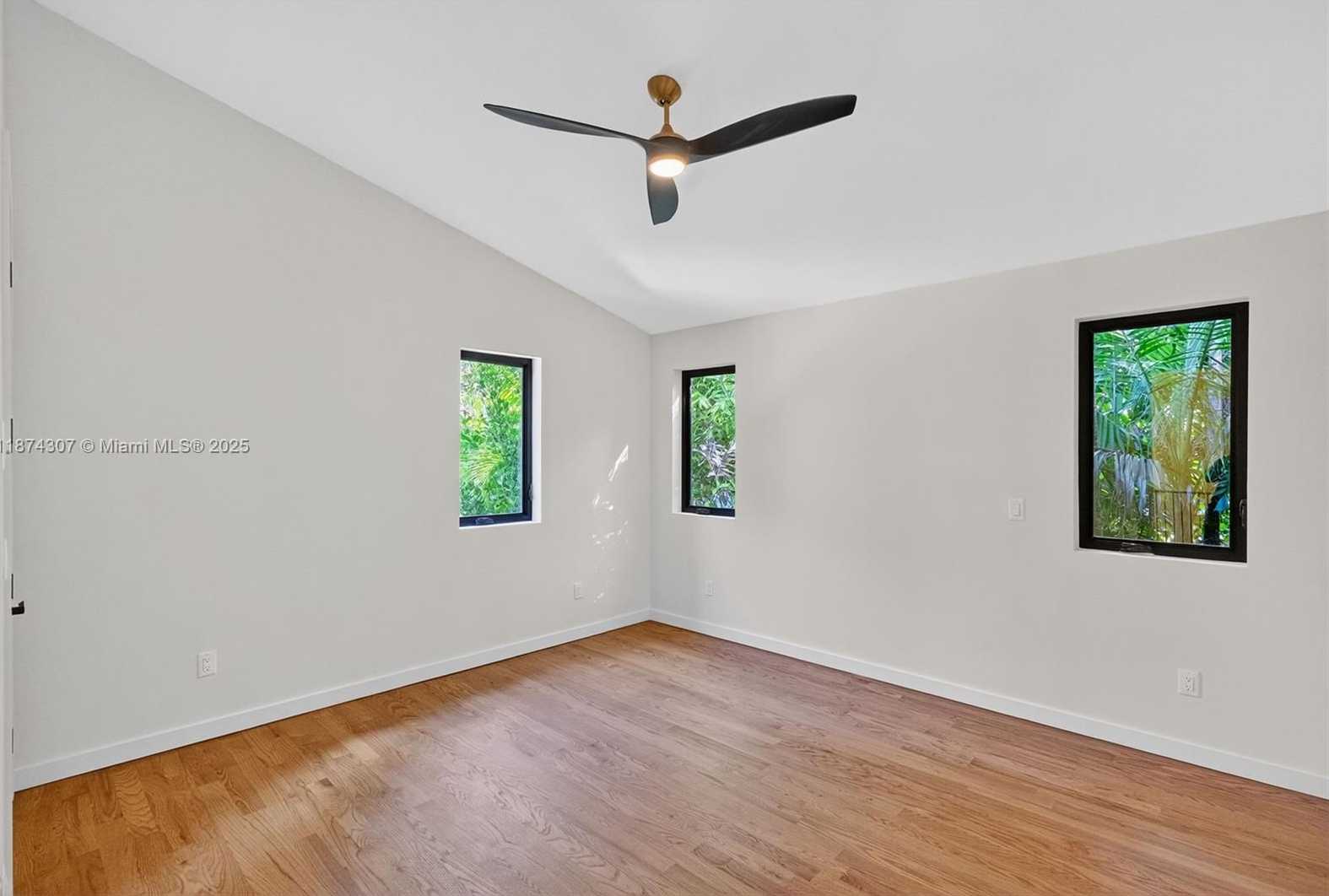 Small Image of 2330 OVERBROOK ST, Coconut Grove Number 47