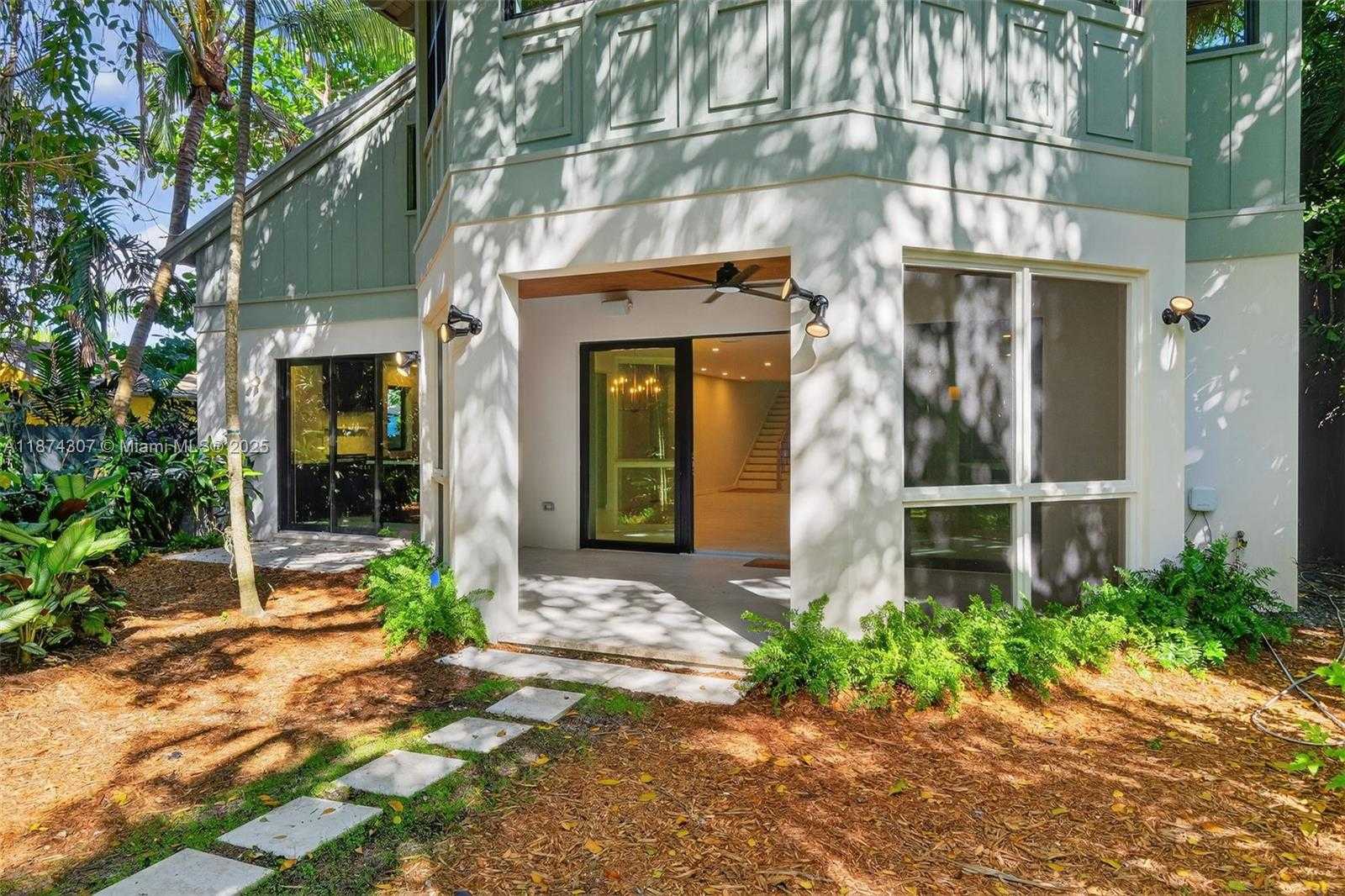Small Image of 2330 OVERBROOK ST, Coconut Grove Number 6