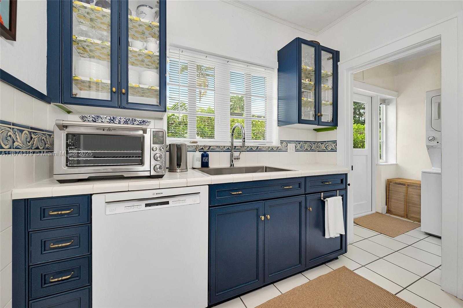 Small Image of 1137 OBISPO AVE, Coral Gables Number 10