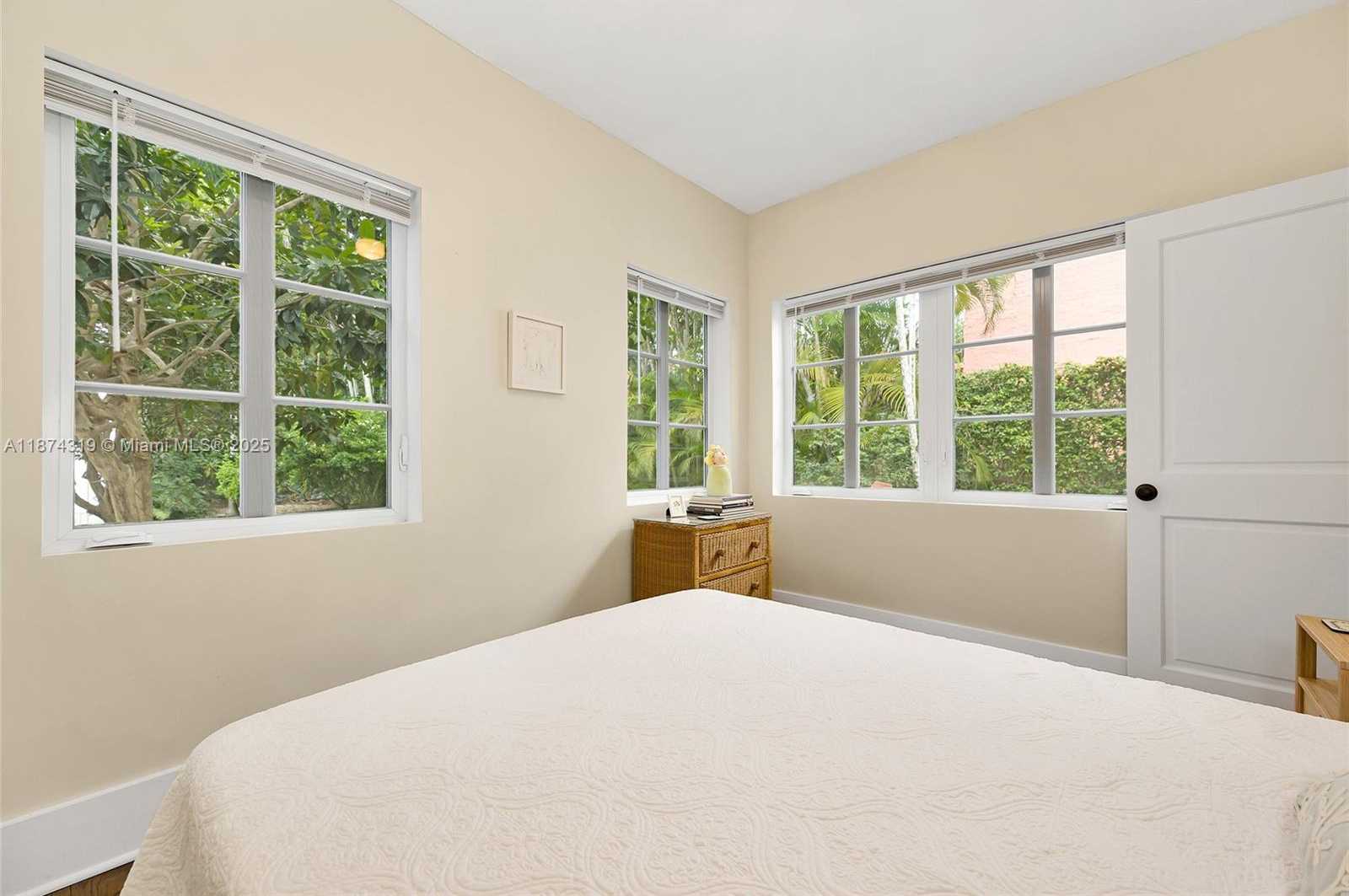 Small Image of 1137 OBISPO AVE, Coral Gables Number 13