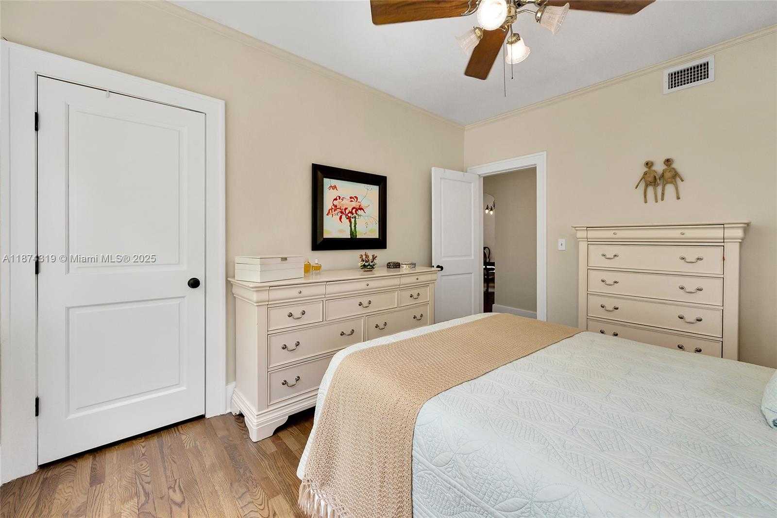 Small Image of 1137 OBISPO AVE, Coral Gables Number 15
