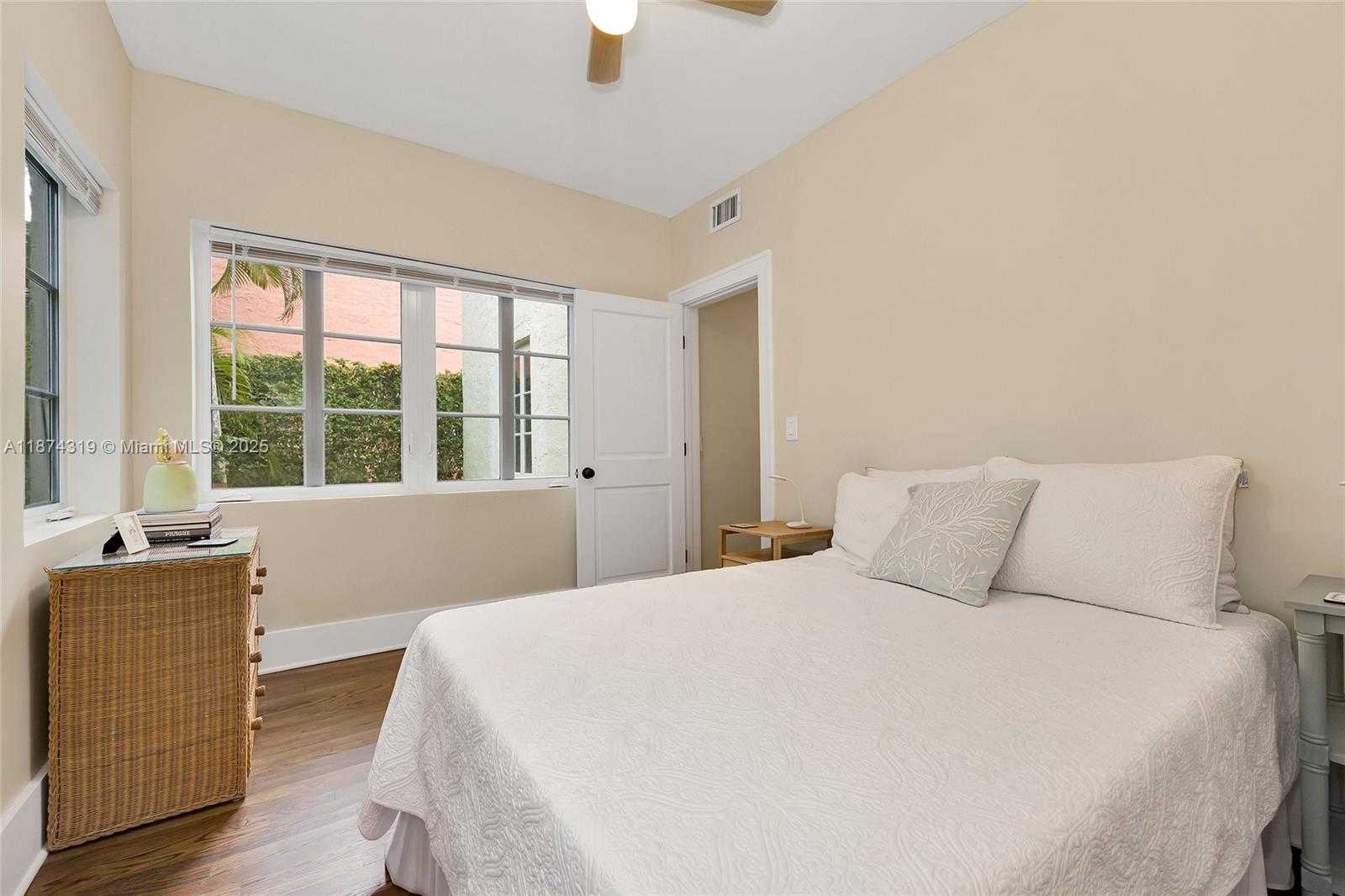 Small Image of 1137 OBISPO AVE, Coral Gables Number 16