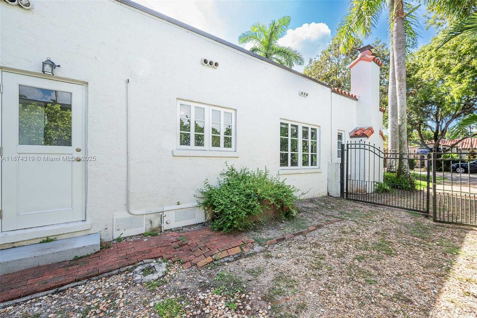 Small Image of 1137 OBISPO AVE, Coral Gables Number 24