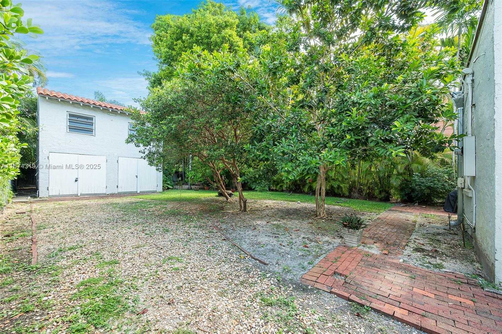 Small Image of 1137 OBISPO AVE, Coral Gables Number 27