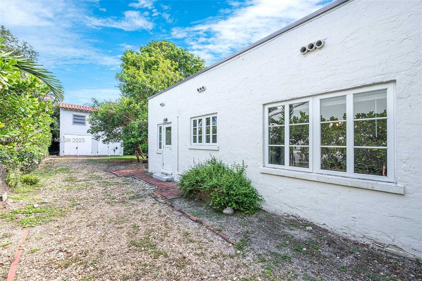 Small Image of 1137 OBISPO AVE, Coral Gables Number 30