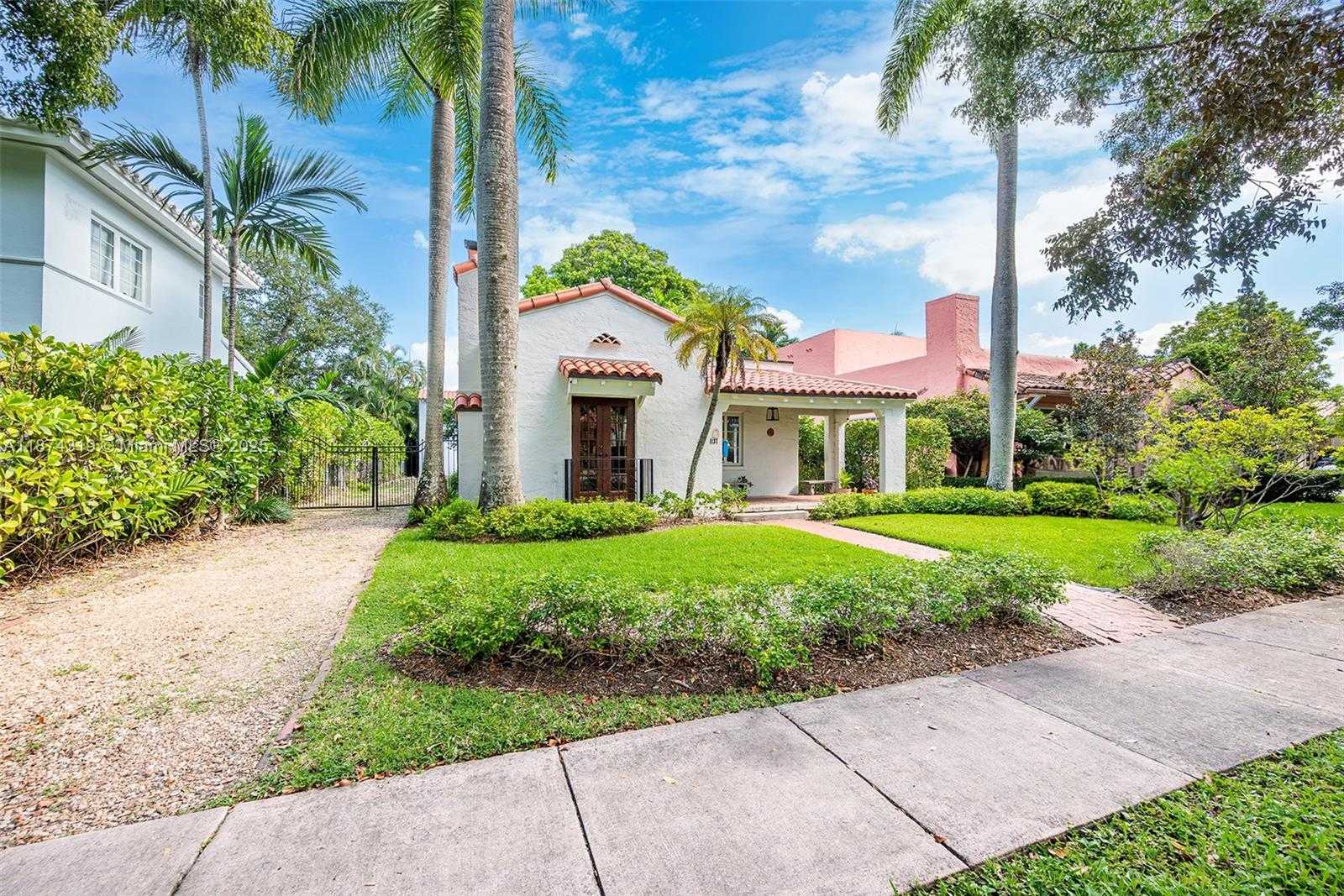 Small Image of 1137 OBISPO AVE, Coral Gables Number 33