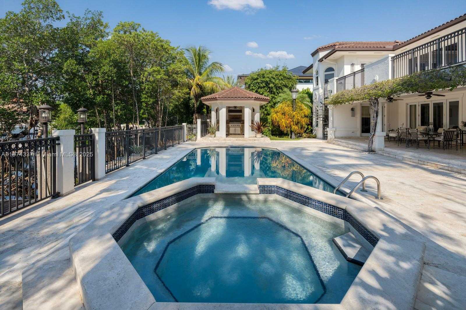 Small Image of 277 VELEROS CT, Coral Gables Number 19