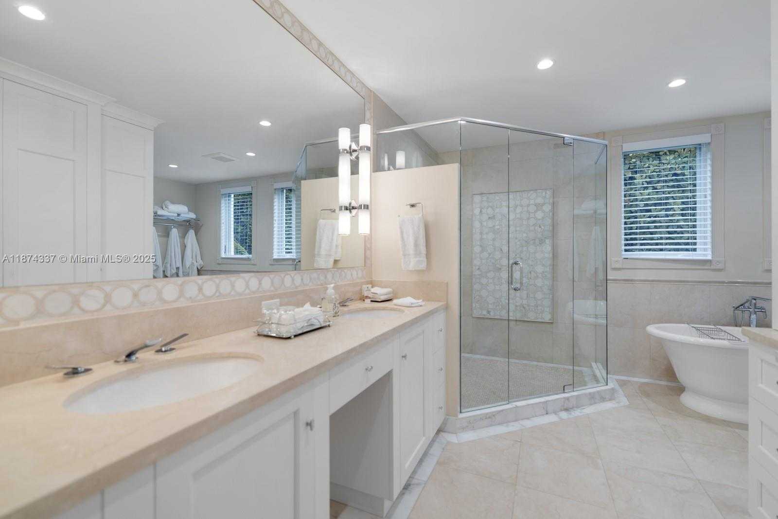 Small Image of 277 VELEROS CT, Coral Gables Number 23