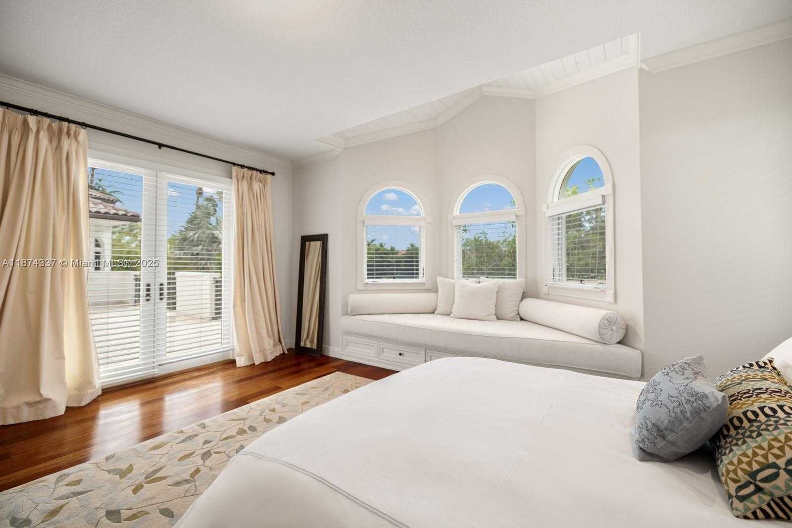 Small Image of 277 VELEROS CT, Coral Gables Number 33