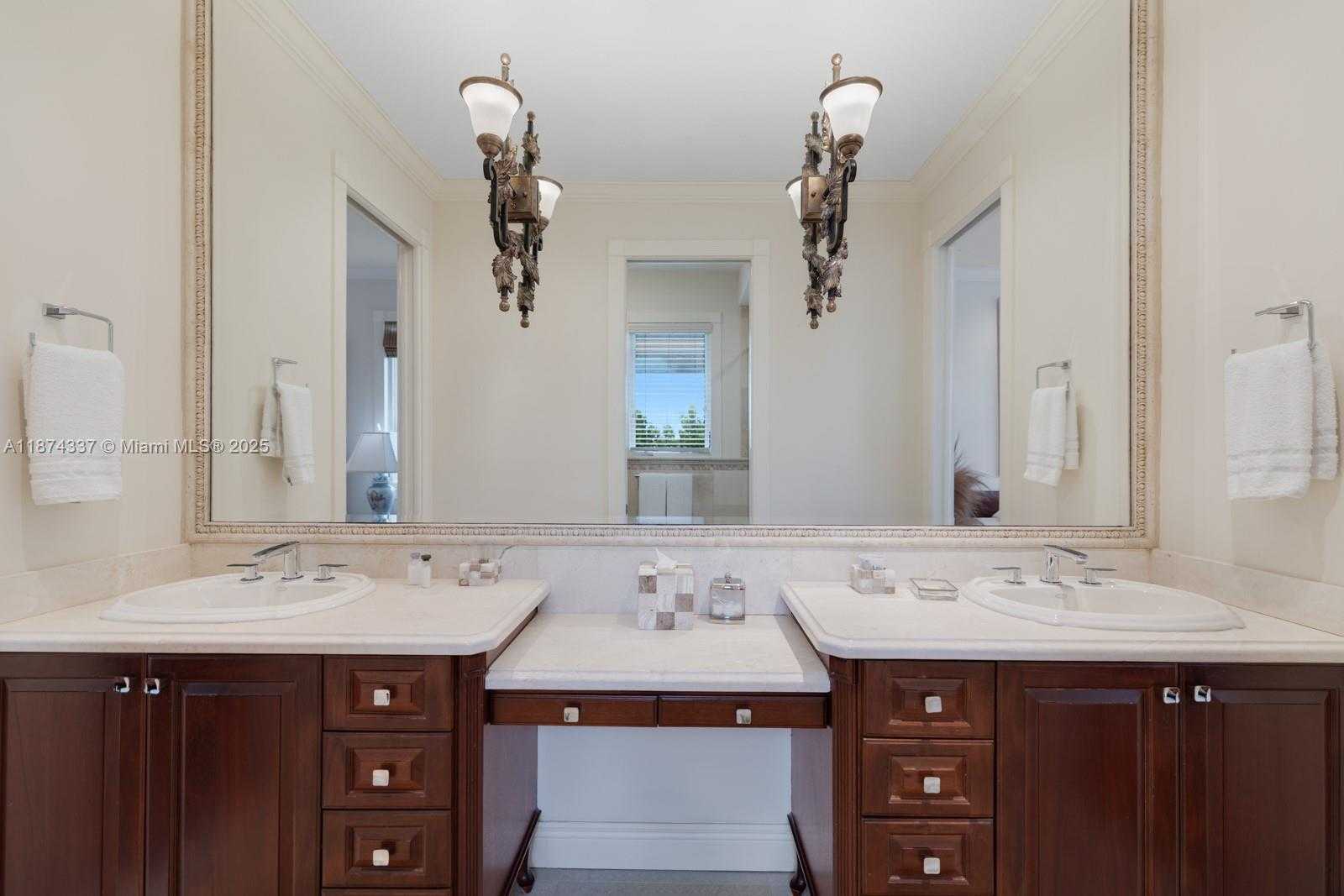 Small Image of 277 VELEROS CT, Coral Gables Number 34