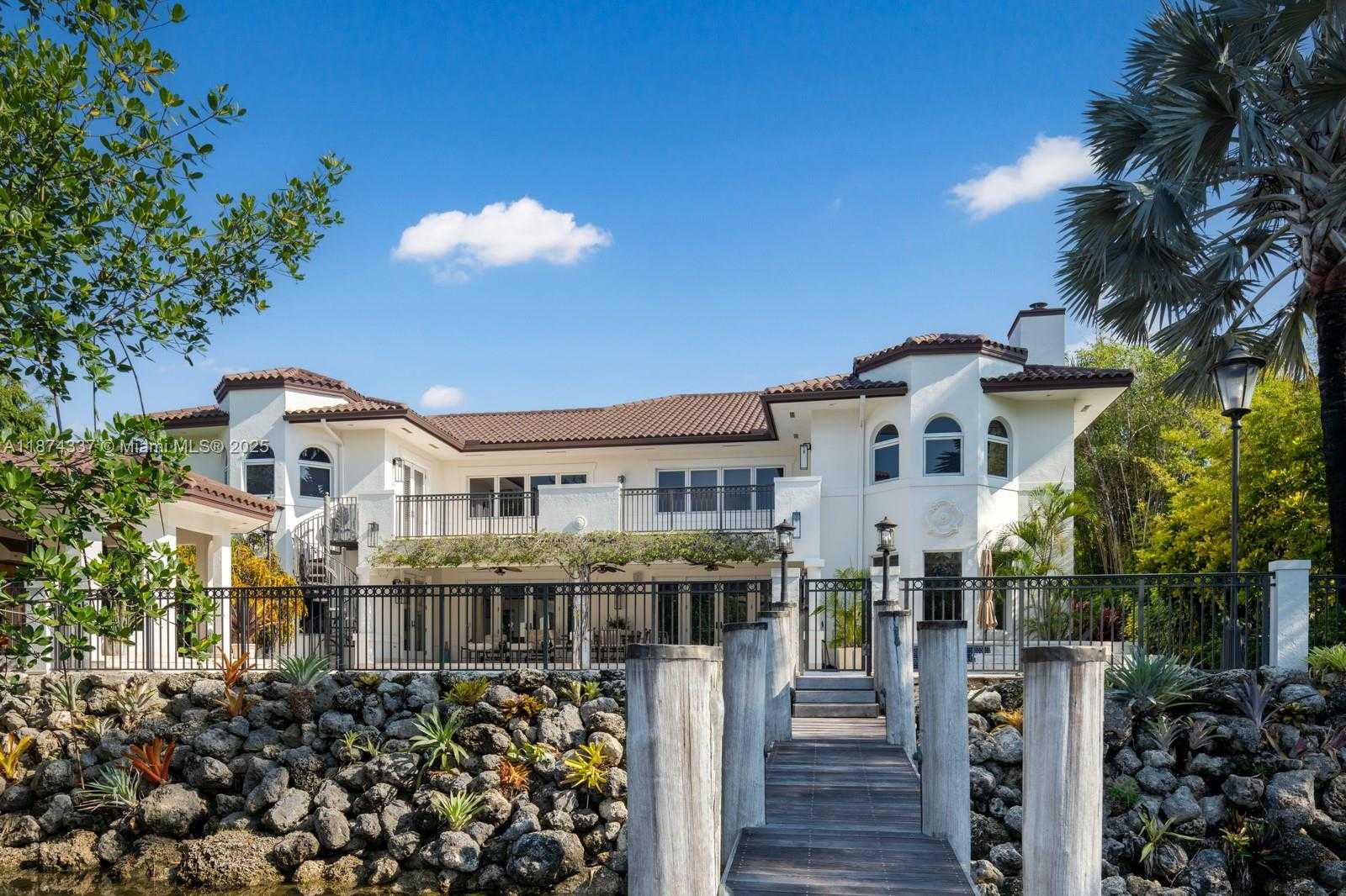Small Image of 277 VELEROS CT, Coral Gables Number 48